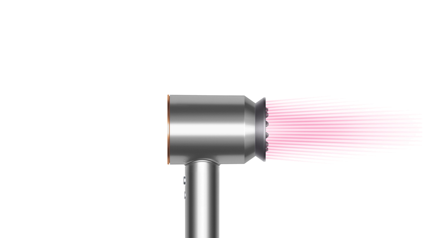 Zilveren haardroger met een roze lichtstraal. Zwarte achtergrond.