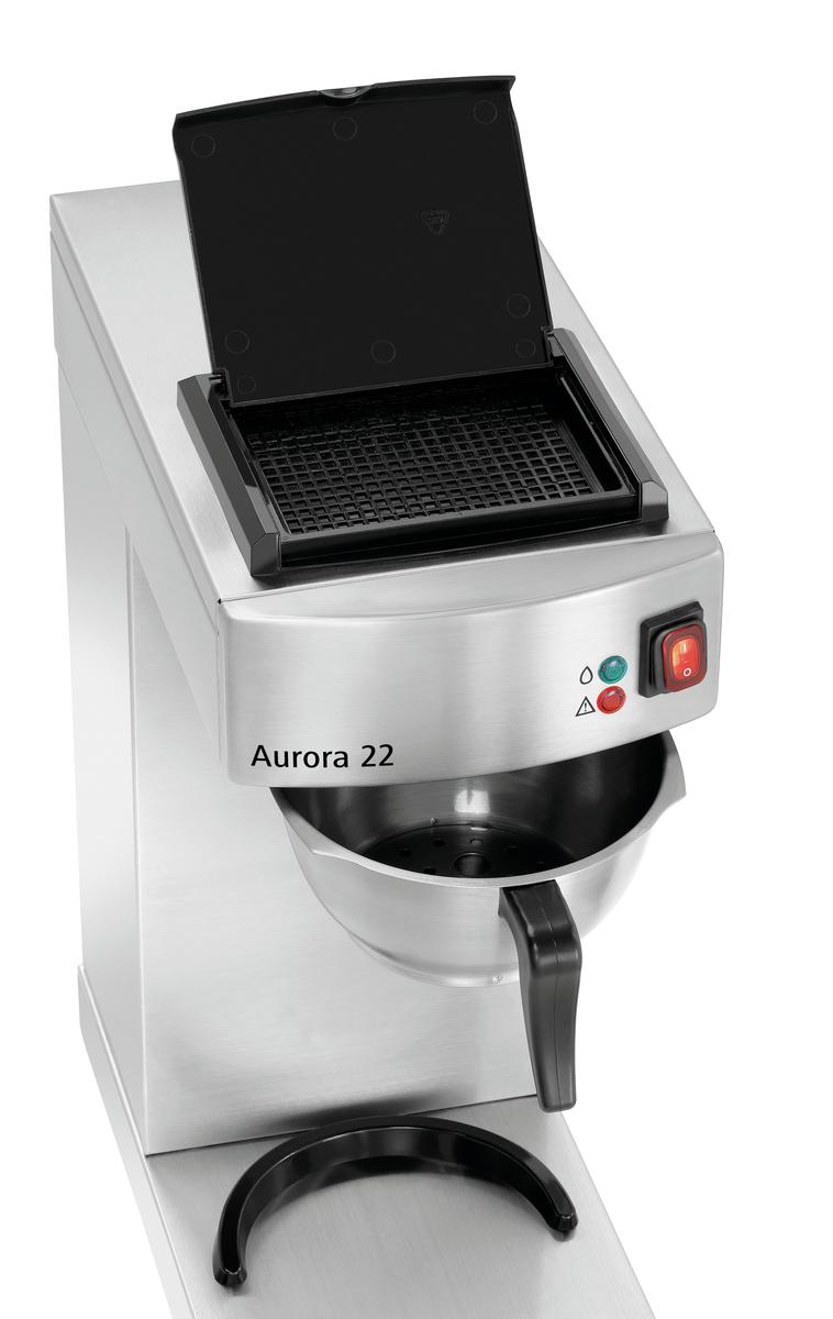 Eine silberne Kaffeemaschine mit schwarzem Deckel. Sie hat einen Filter, eine Wasserstandsanzeige und einen Ein-Aus-Schalter.