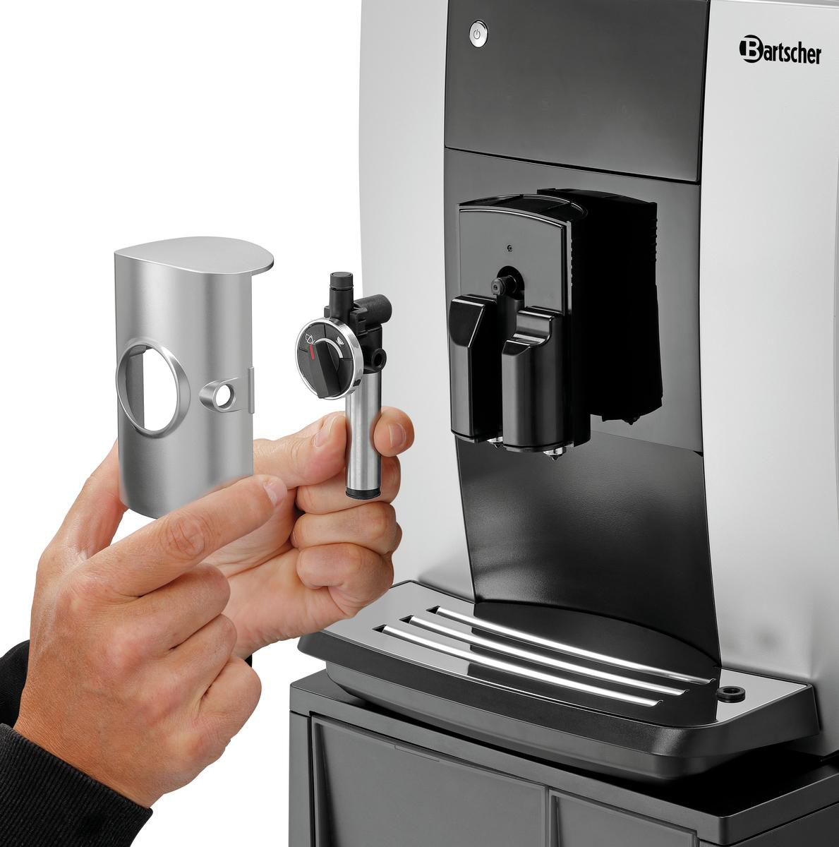 Hände, die eine Kaffeemaschine zusammenbauen. Die Maschine ist silber und schwarz, mit einem abnehmbaren Teil.