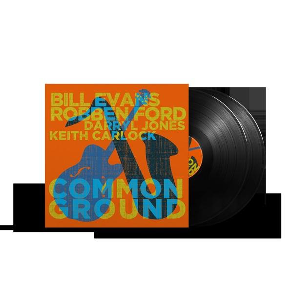 Albumcover und Vinyl-Schallplatte mit Text. Albumtitel und Künstlernamen sind sichtbar.