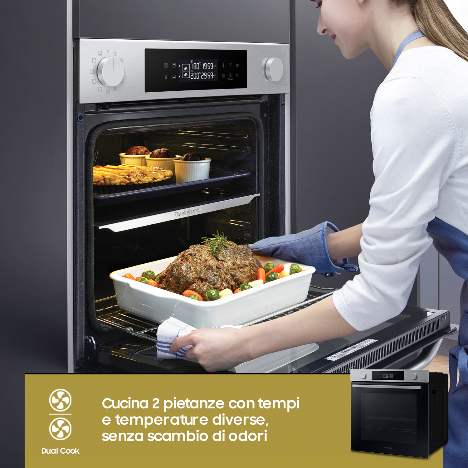 Una donna apre un forno con cibo all'interno. Testo: Cucina 2 pietanze. Forno bianco e nero.