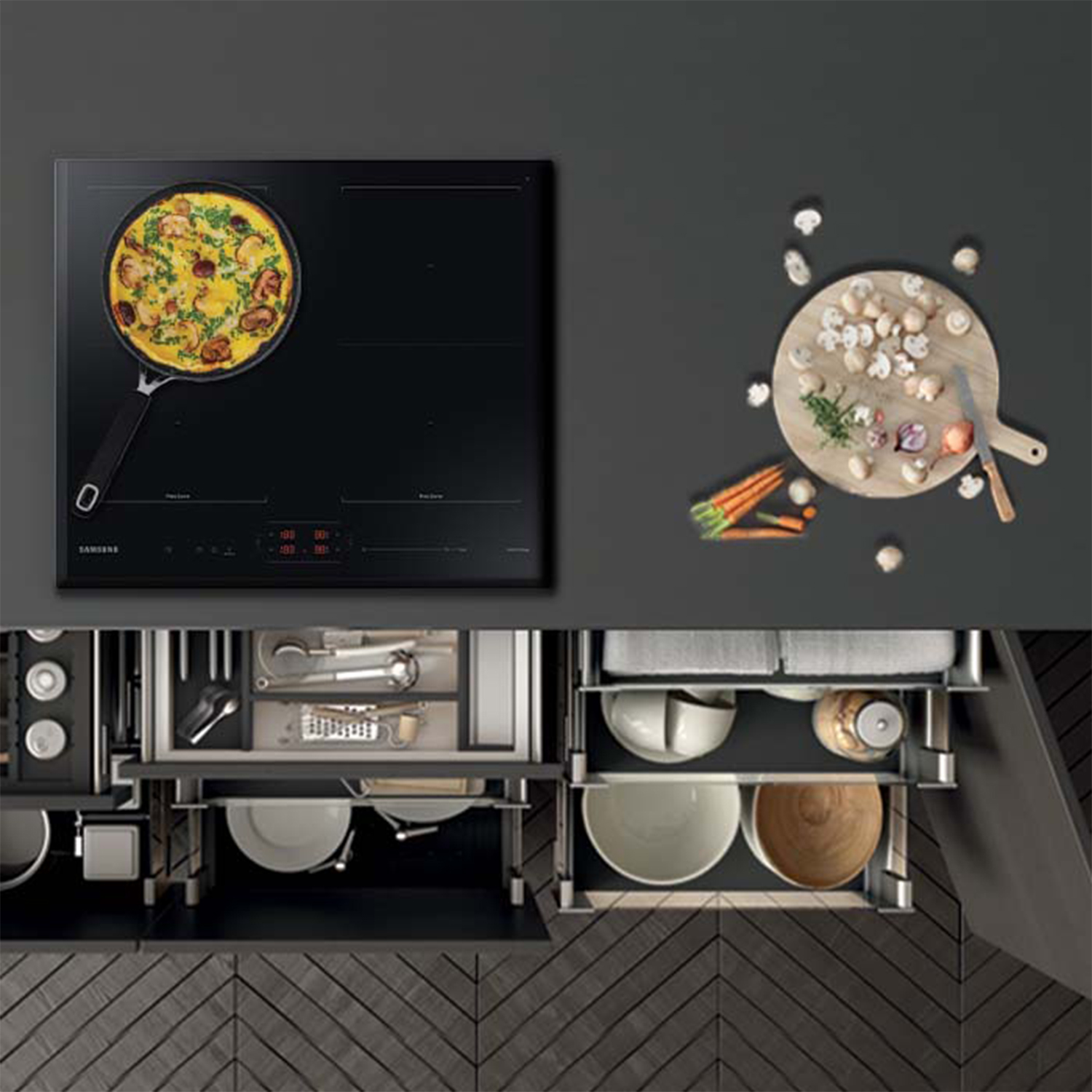 Configurazione cucina: piano cottura a induzione nero con padella, tagliere con verdure e cassetto con utensili.