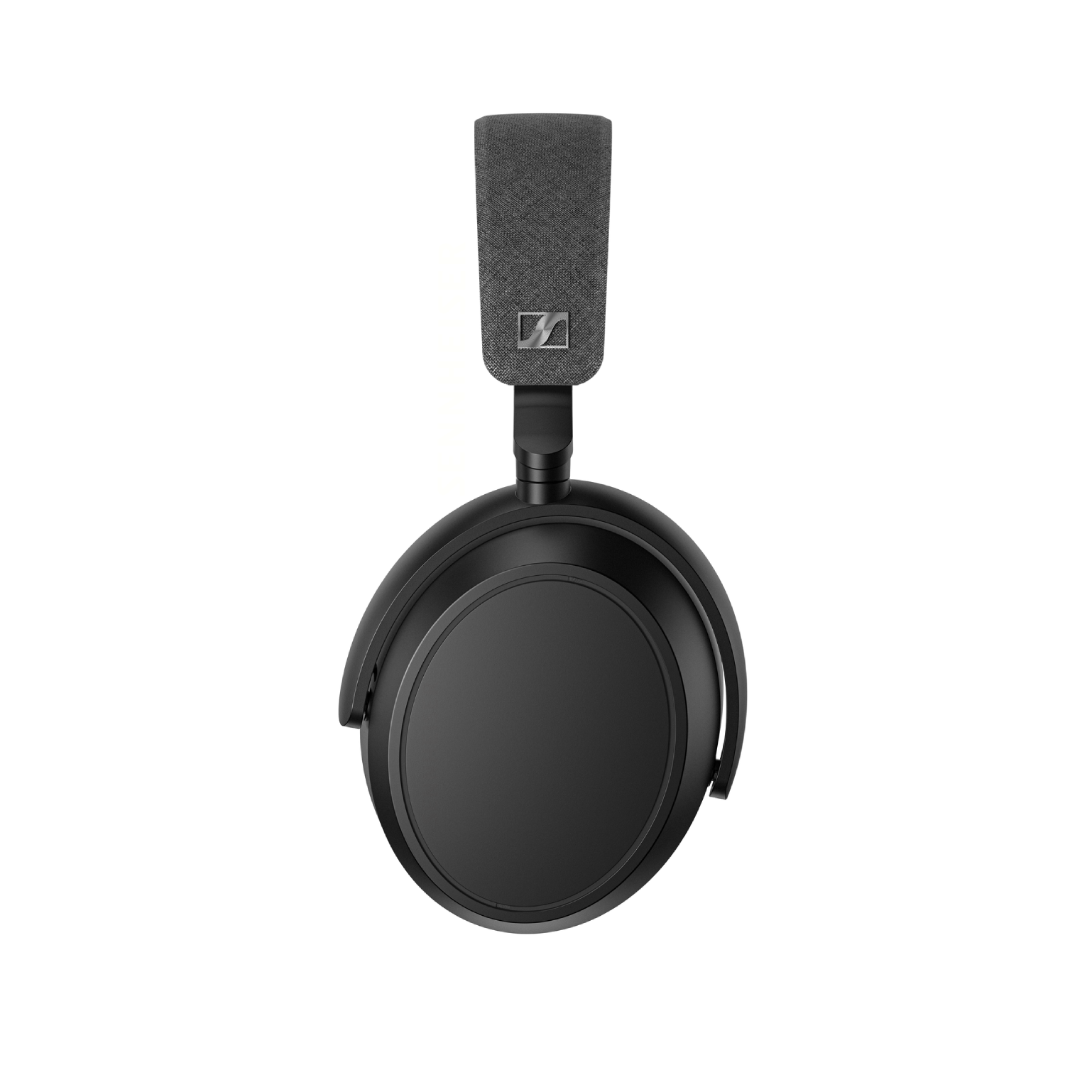 Zwarte Sennheiser-hoofdtelefoon hangend aan een wit oppervlak.