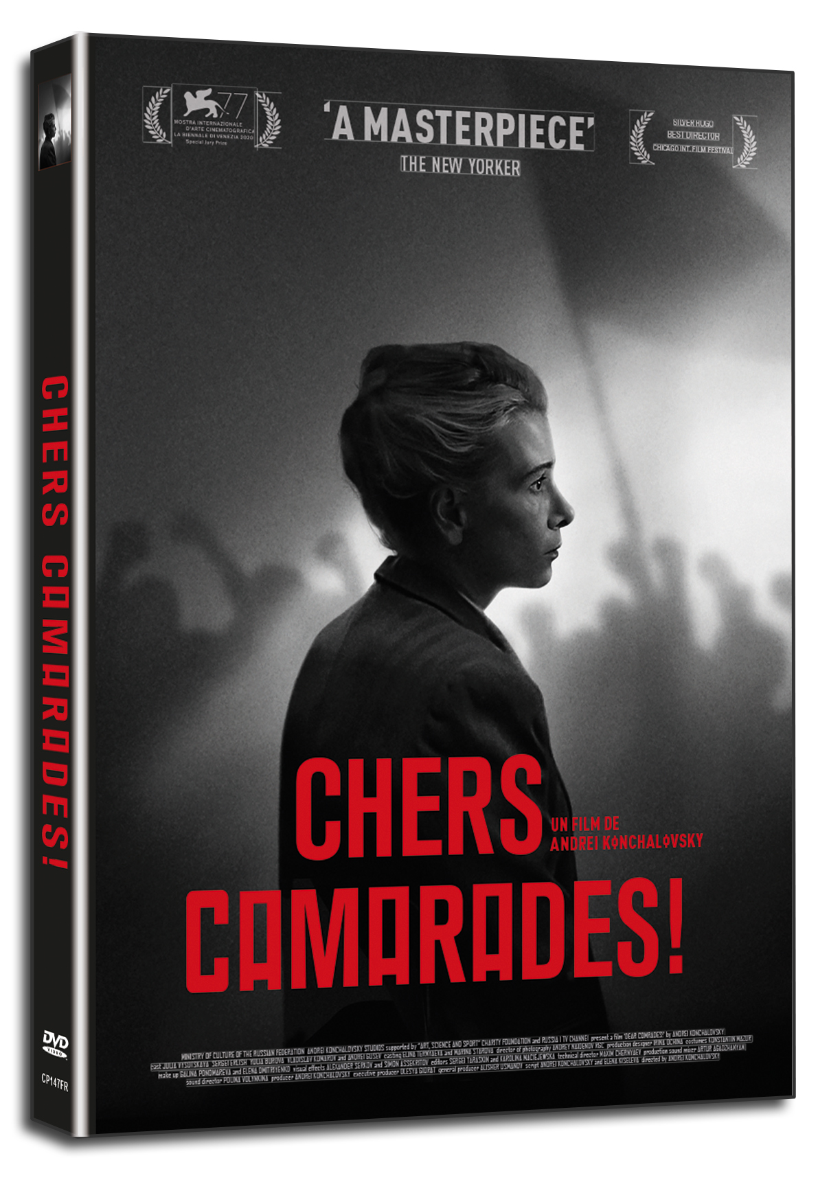 Affiche du film Chers Camarades. Profil de femme, noir et blanc. Texte rouge, titre et générique.