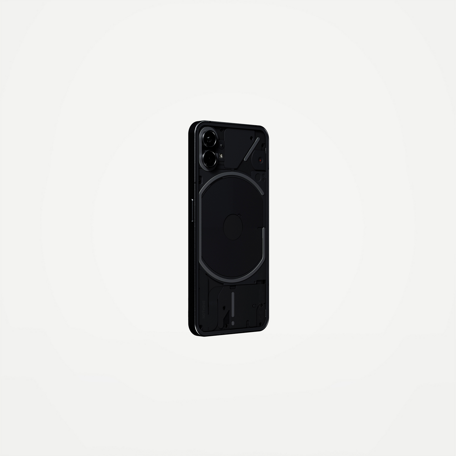 Smartphone negro con un diseño único. La parte trasera muestra elementos negros y transparentes sobre fondo blanco.