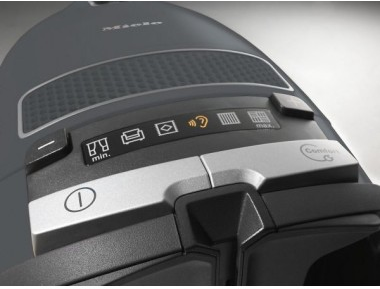 Zilveren camera met scherm met AGFA-foto-logo.