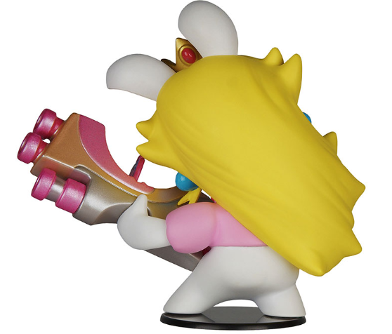Eine weiße Kaninchenfigur in einem rosa Outfit hält einen Blaster. Die Figur ist im Seitenprofil.
