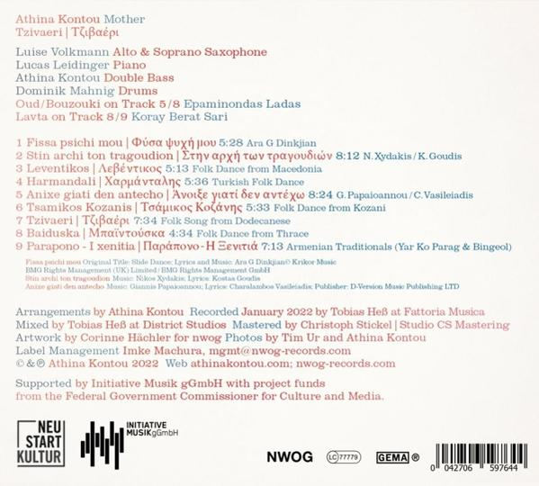 CD-Rückseite mit Text in mehreren Sprachen, einschließlich Credits und Copyright.