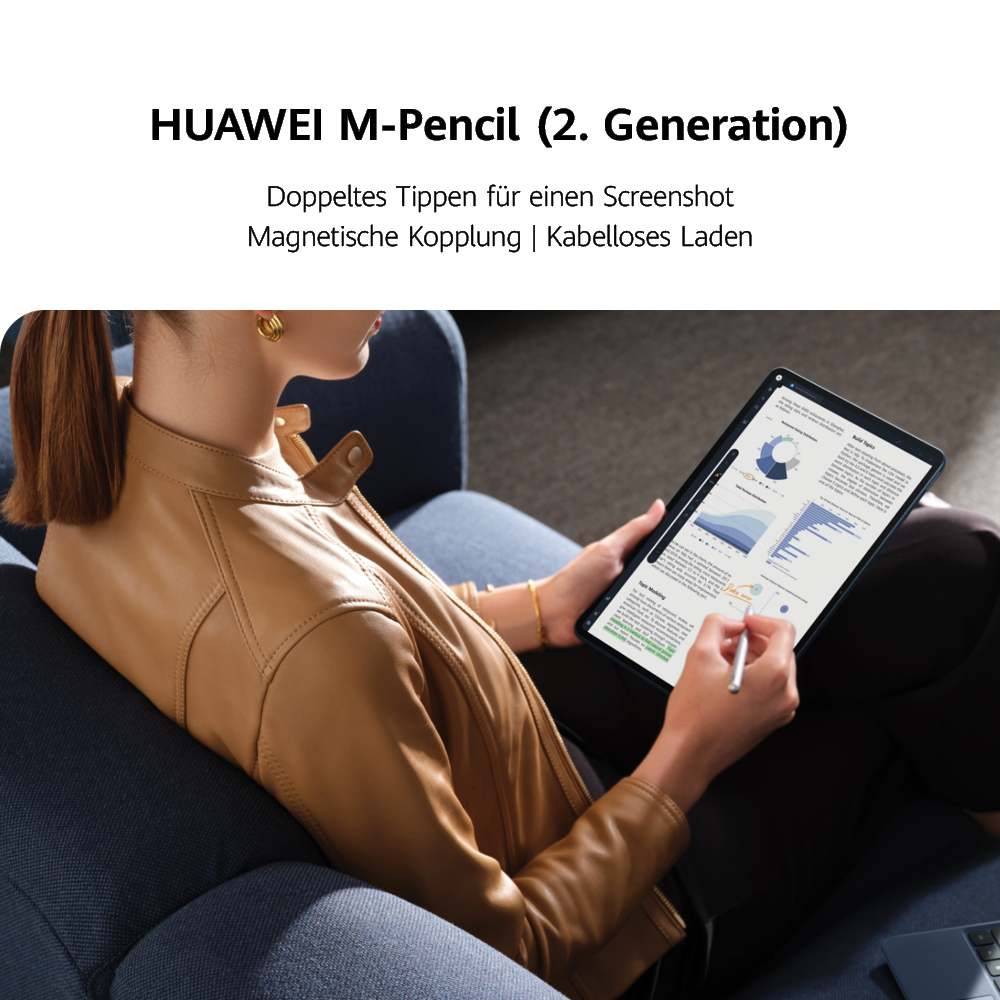 Eine Frau benutzt ein Tablet mit Stift, sitzt auf dem Sofa. Text: HUAWEI M-Pencil.