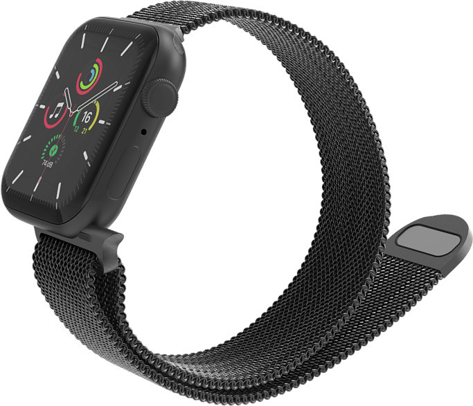 Une Apple Watch noire sur un bracelet en maille noire, affichant l'heure et d'autres détails de l'interface.