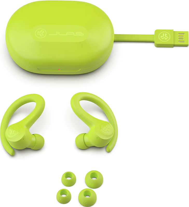 Grüne Ohrhörer, Ladecase und zusätzliche Ohrstöpsel. USB-C-Ladekabel am Case befestigt.