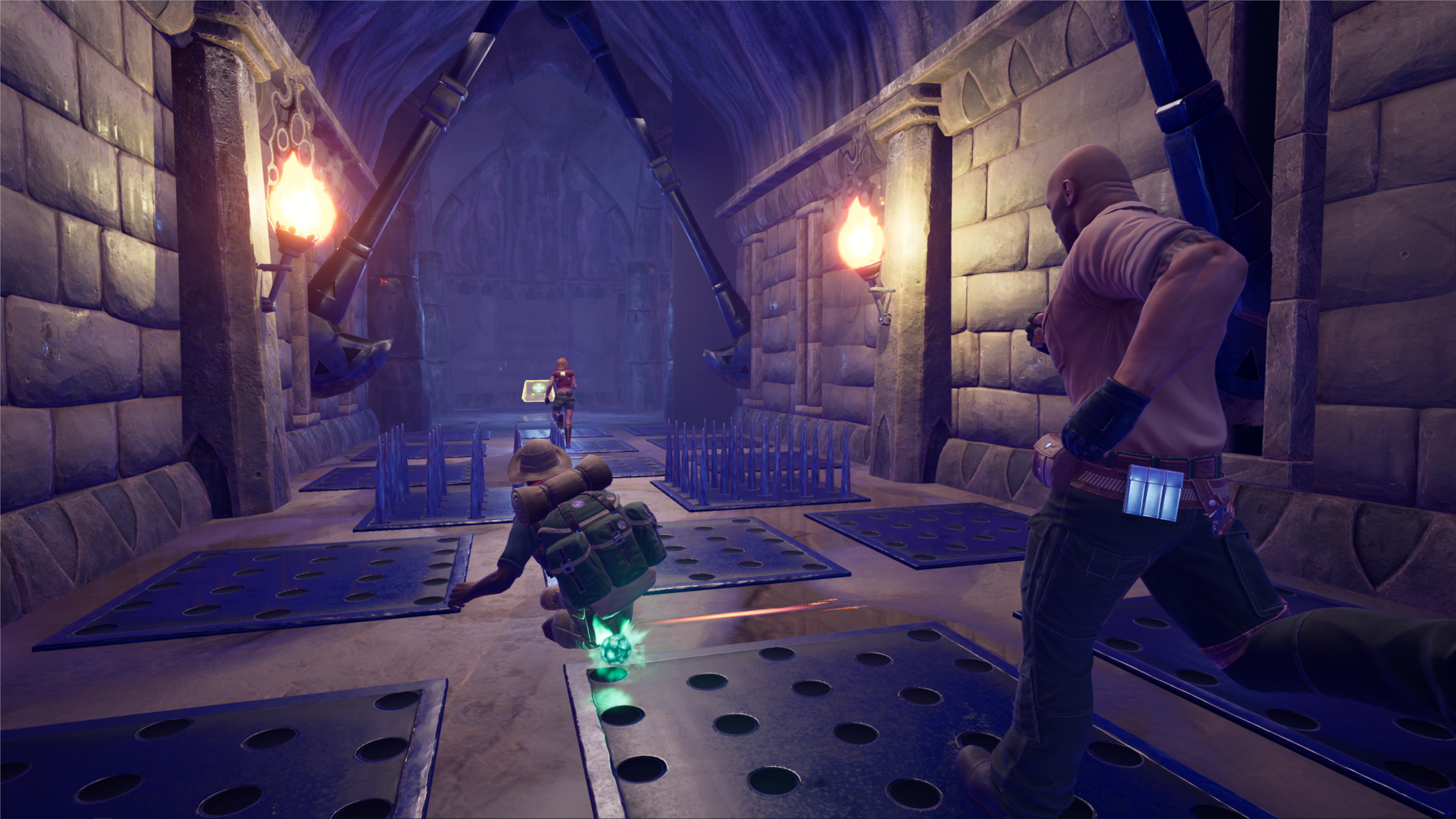 Spieler in einem Dungeon, einer krabbelt, andere rennen.
