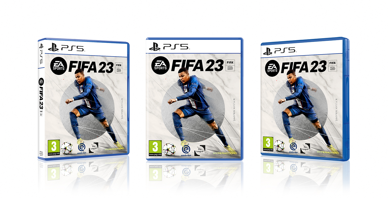 Drie PS5-gameboxen. Elk bevat een voetballer en het FIFA 23-logo.