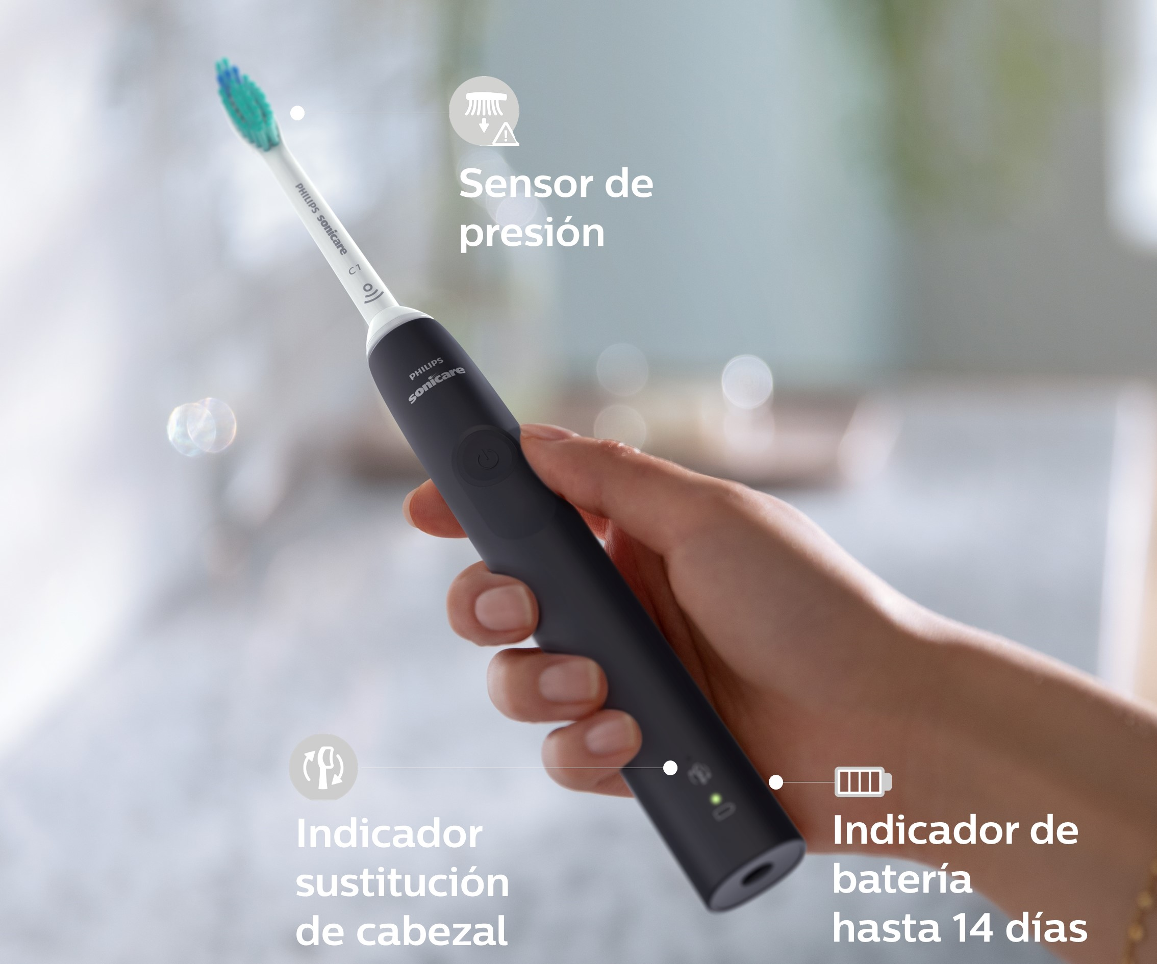 Cepillo de dientes eléctrico Philips Sonicare negro. Mano sosteniéndolo, etiquetas. Fondo blanco.