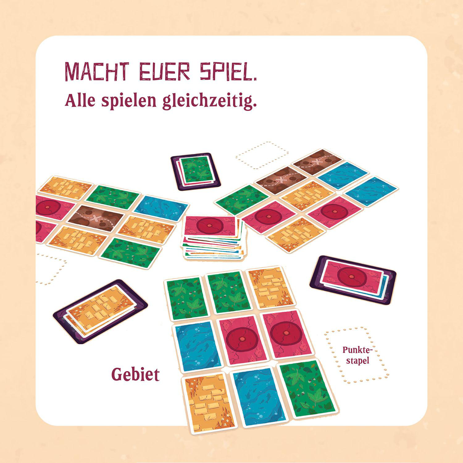 Spielbrett mit Karten. Grüne, rote und blaue Karten. Text auf Deutsch. Verschiedene Spielsteine.