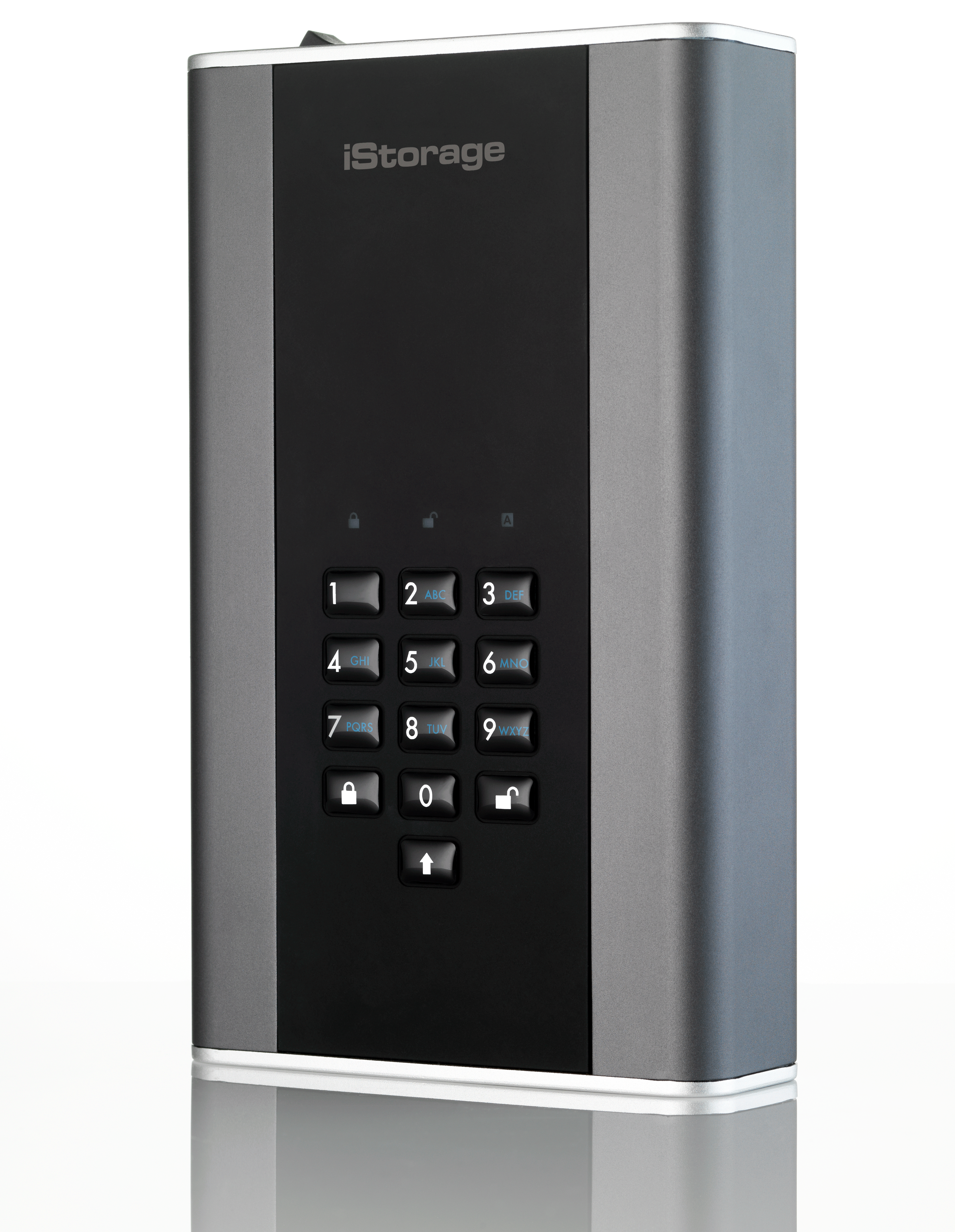 Ein schwarzer und silberner digitaler Tresor mit Tastatur und Schloss. Weißer Hintergrund.