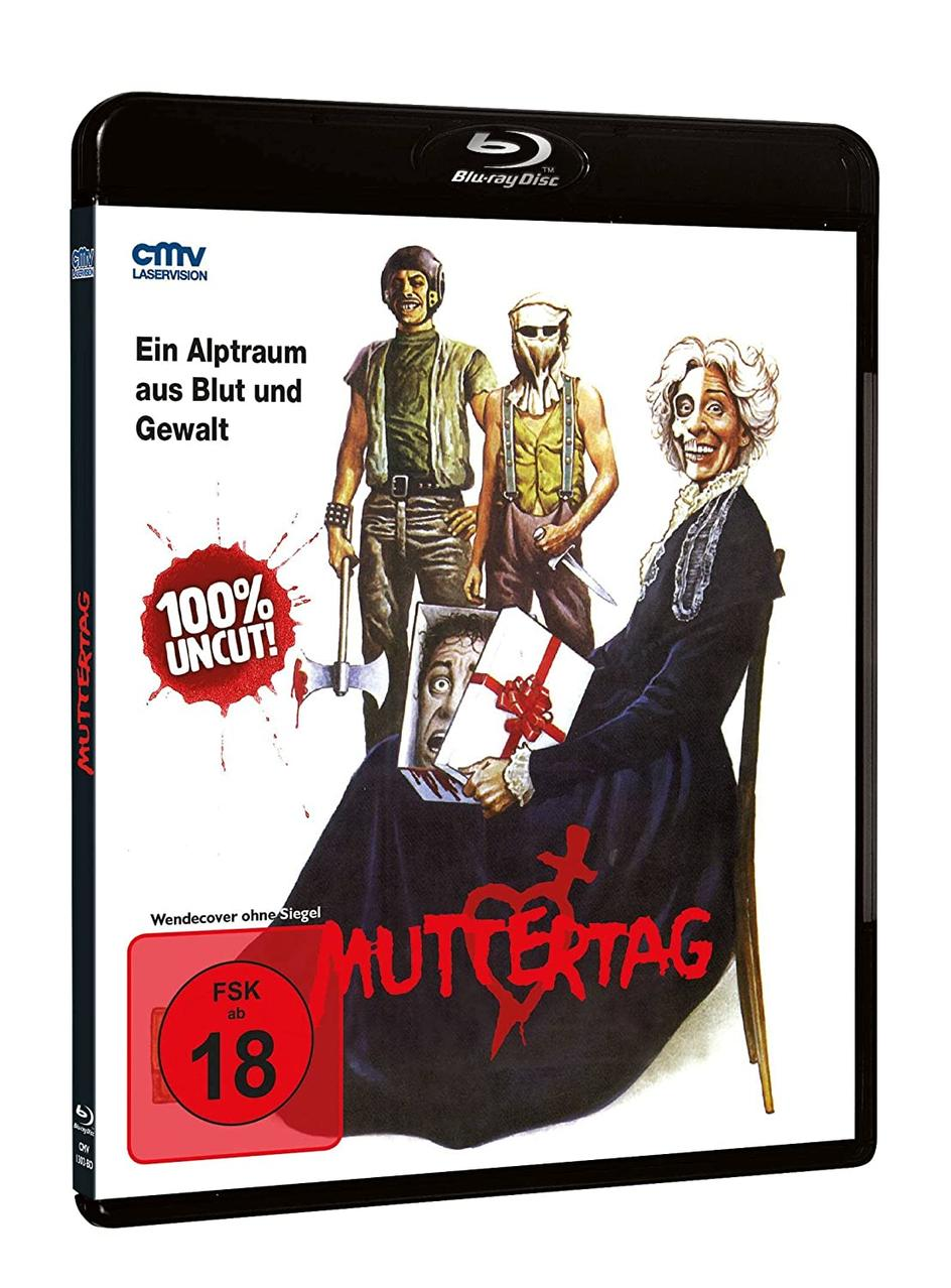 DVD-Cover eines Horrorfilms. Drei Figuren stehen hinter einer Frau, die ein Geschenk hält. Text auf Deutsch.