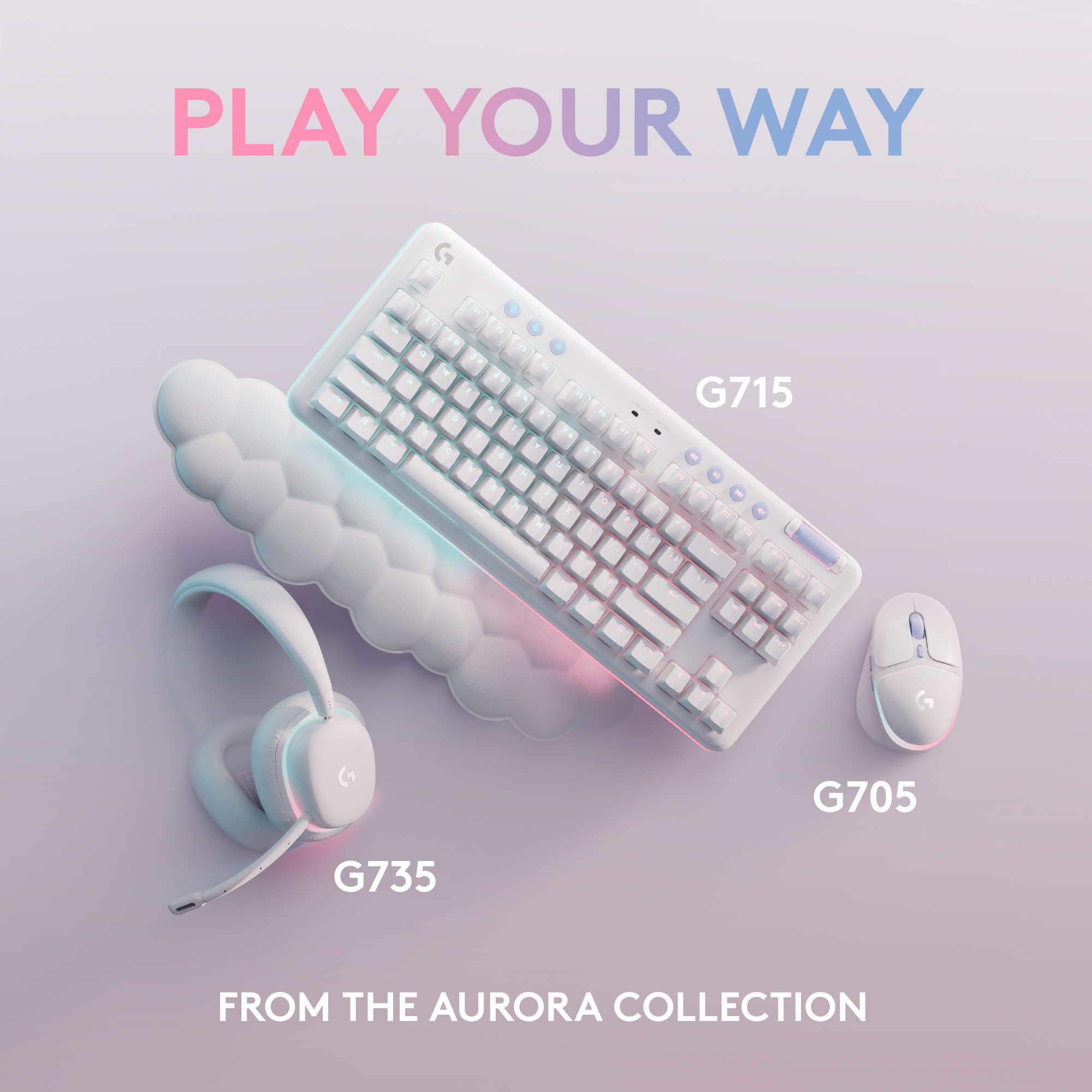 Clavier, casque et souris blancs sur fond violet, avec texte 'PLAY YOUR WAY'.