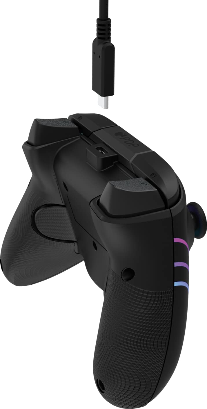 Un controller nero con un cavo USB-C collegato. Ha strisce colorate sul lato.