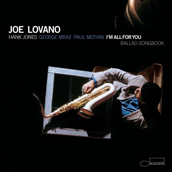 Pochette d'album: Homme avec saxophone, fond sombre, tons bleus et blancs, instruments de musique.