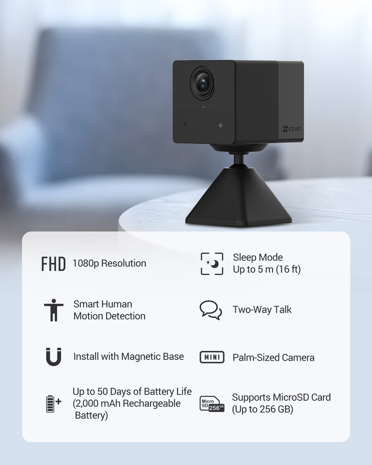 Une caméra de sécurité noire et carrée. En dessous, des icônes pour des fonctionnalités comme la résolution, la durée de vie de la batterie et la prise en charge des cartes microSD.