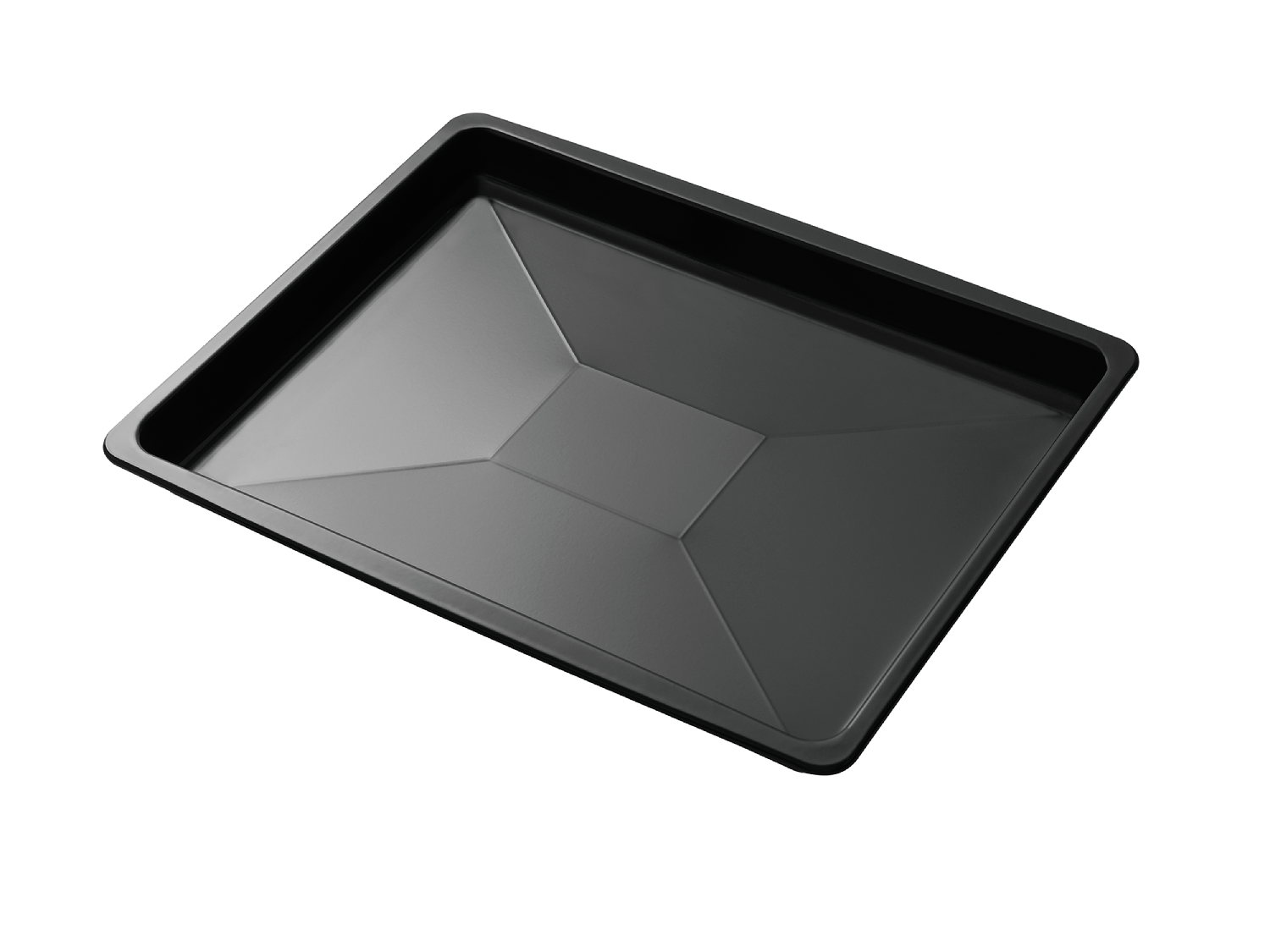Una persona sostiene un teléfono con una pantalla de juego y una tarjeta microSD.