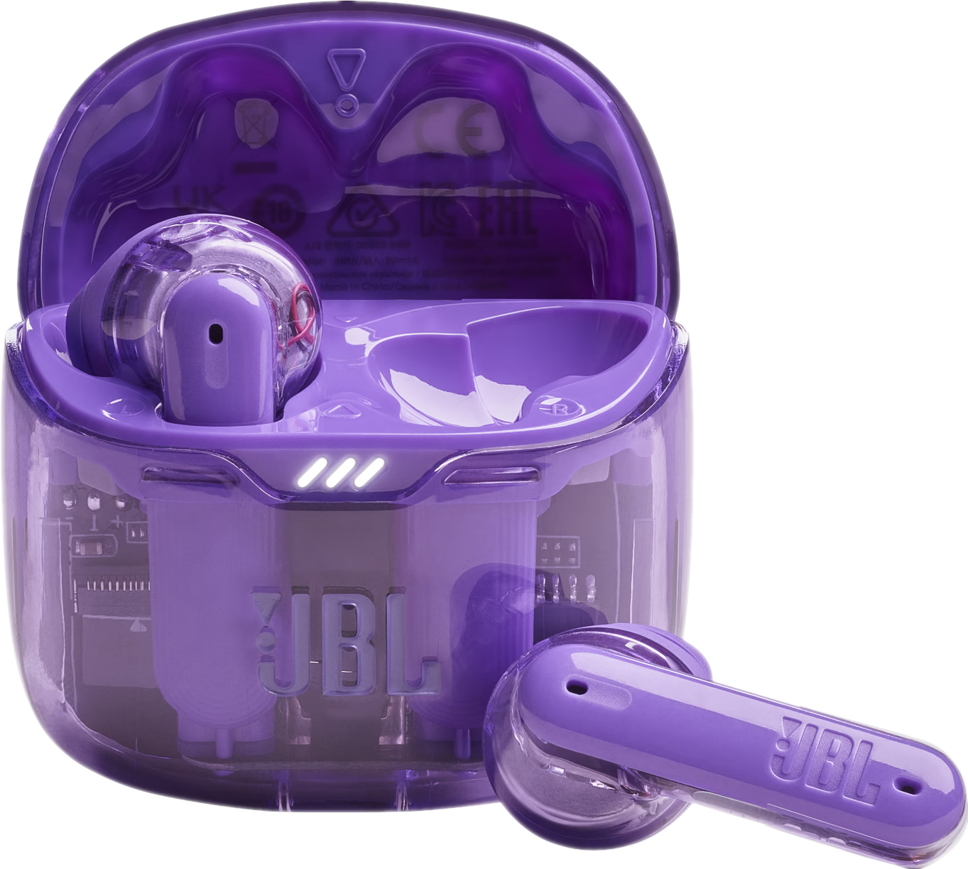 Écouteurs JBL violets dans un étui de chargement transparent. Un écouteur en dehors de l'étui.