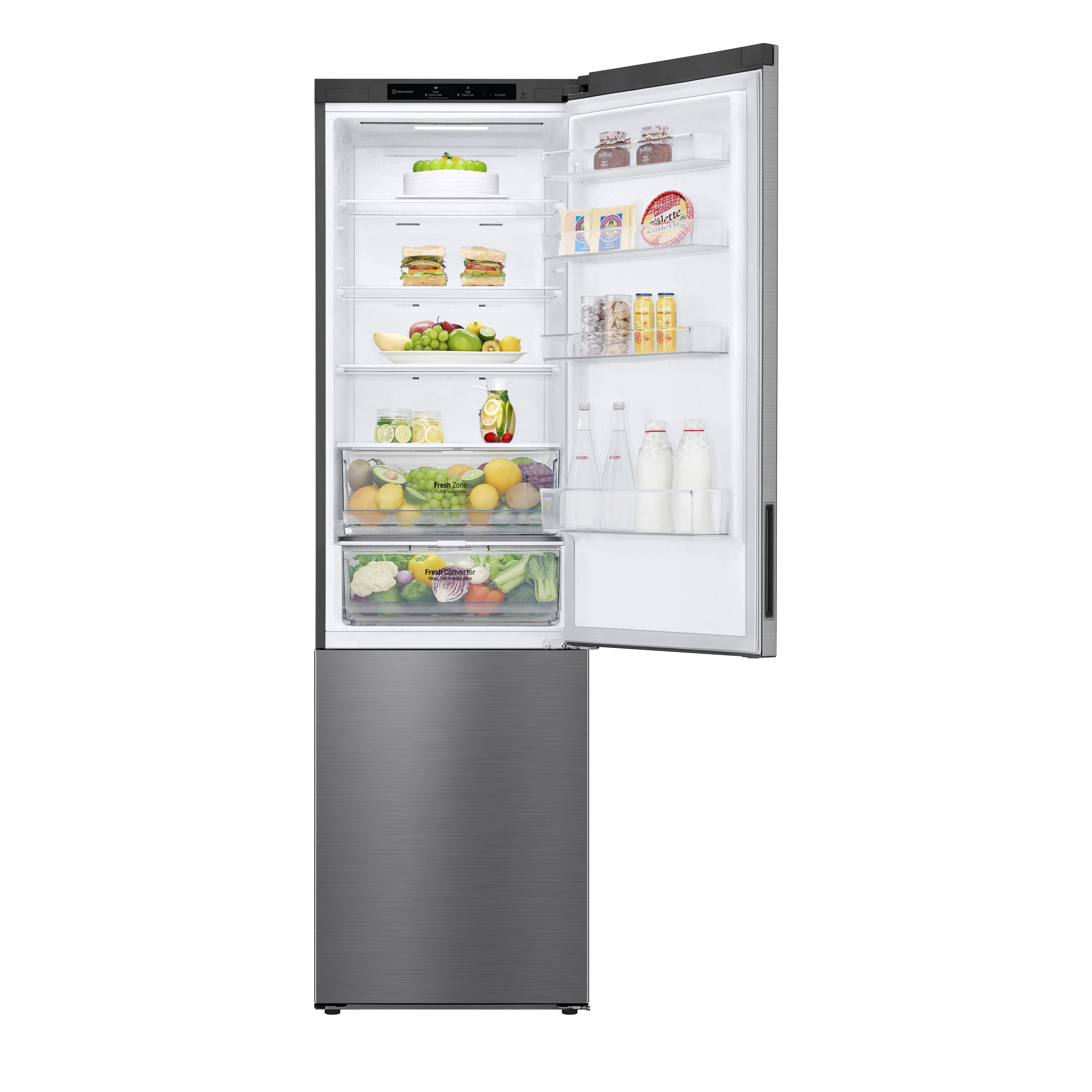 Offener Kühlschrank mit Lebensmitteln. Enthält Obst, Gemüse und verpackte Lebensmittel.