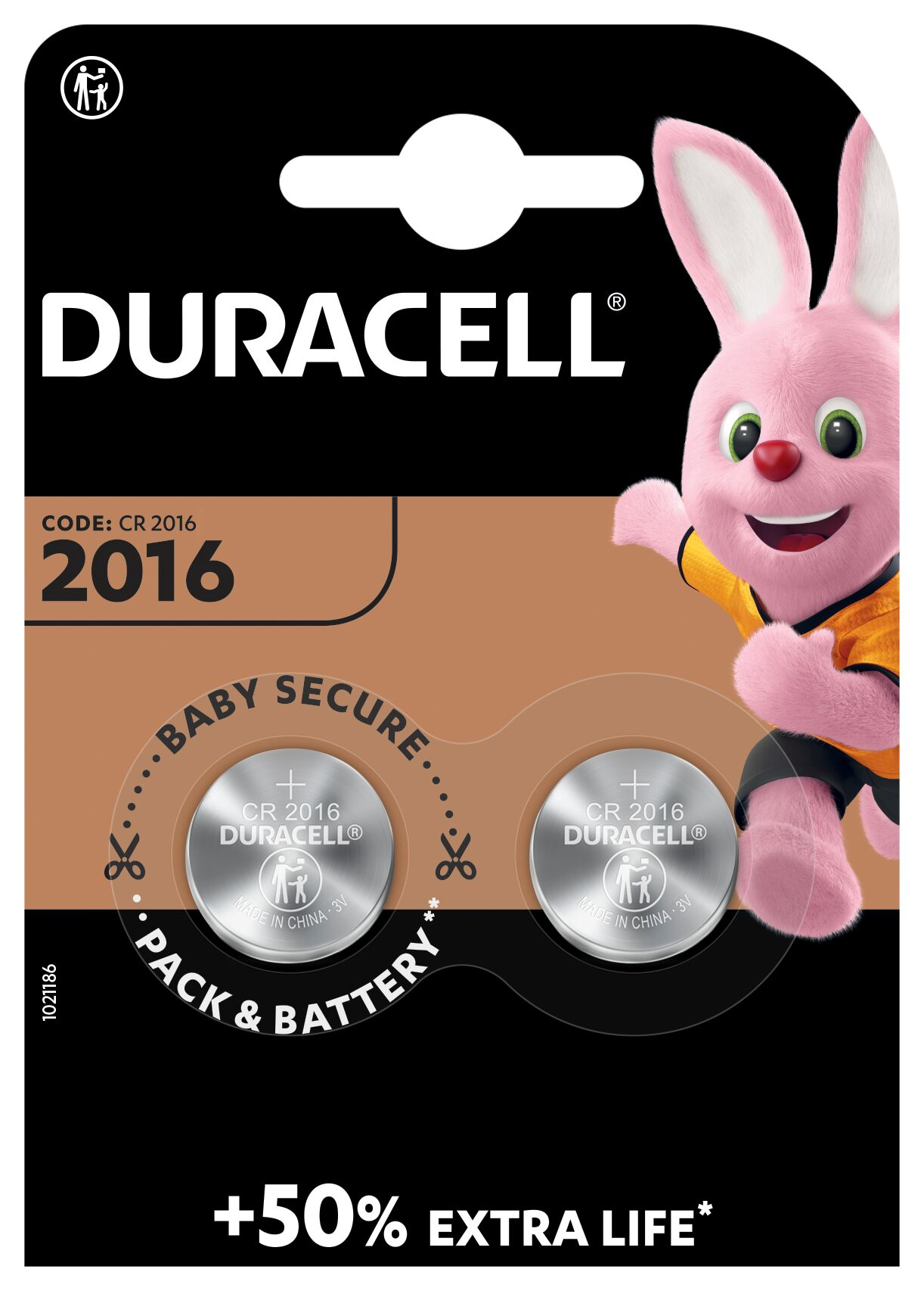 Duracell-Batteriepack mit zwei Batterien und einem rosa Hasenmaskottchen.