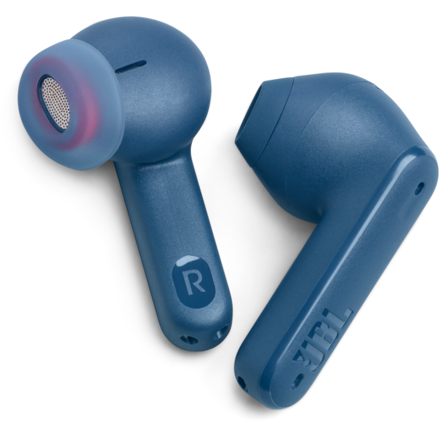 Twee blauwe JBL oordopjes met het ontwerp en de branding van de oordopjes.