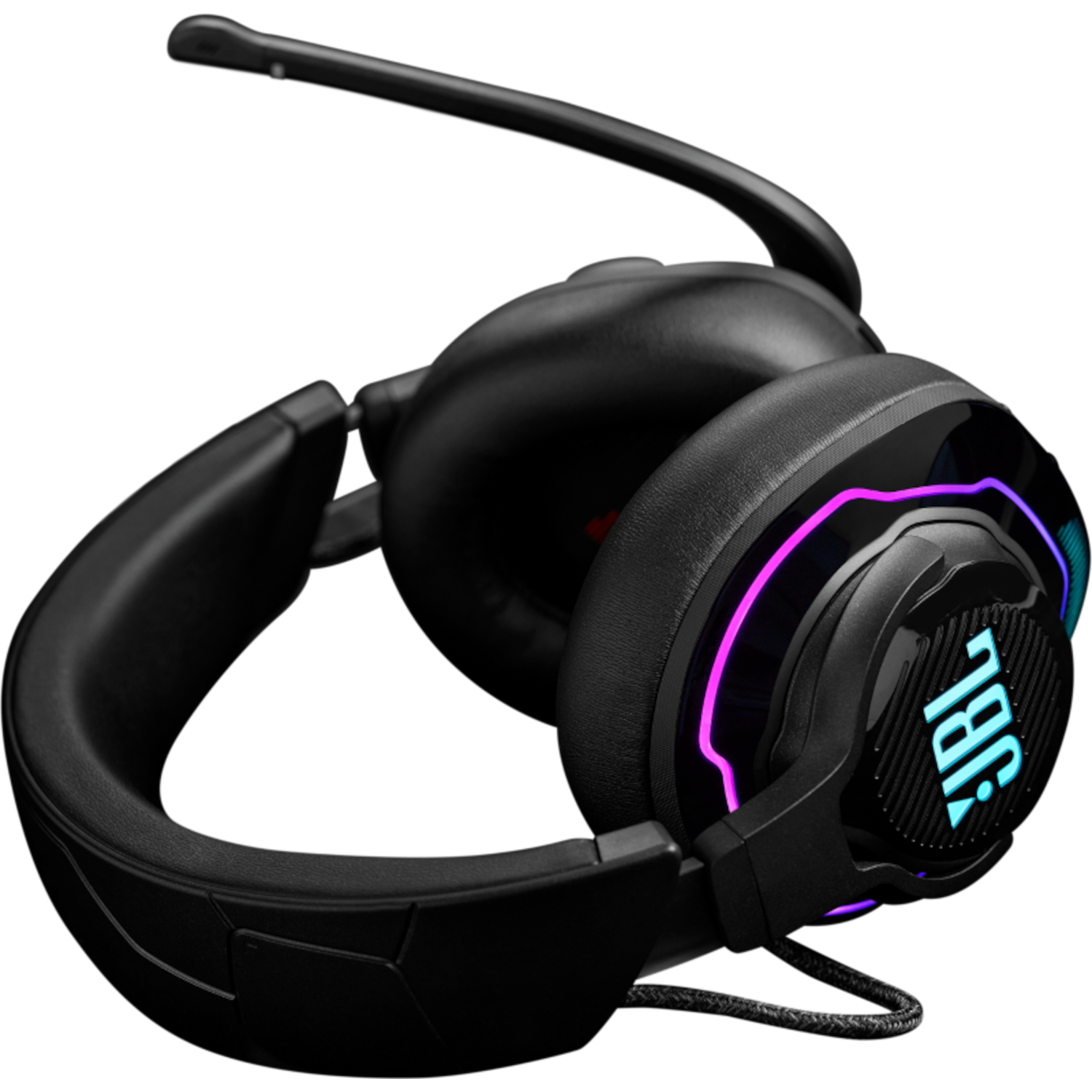 Zwarte JBL gaming headset met RGB-verlichting, microfoon en JBL-logo op een zwarte achtergrond.