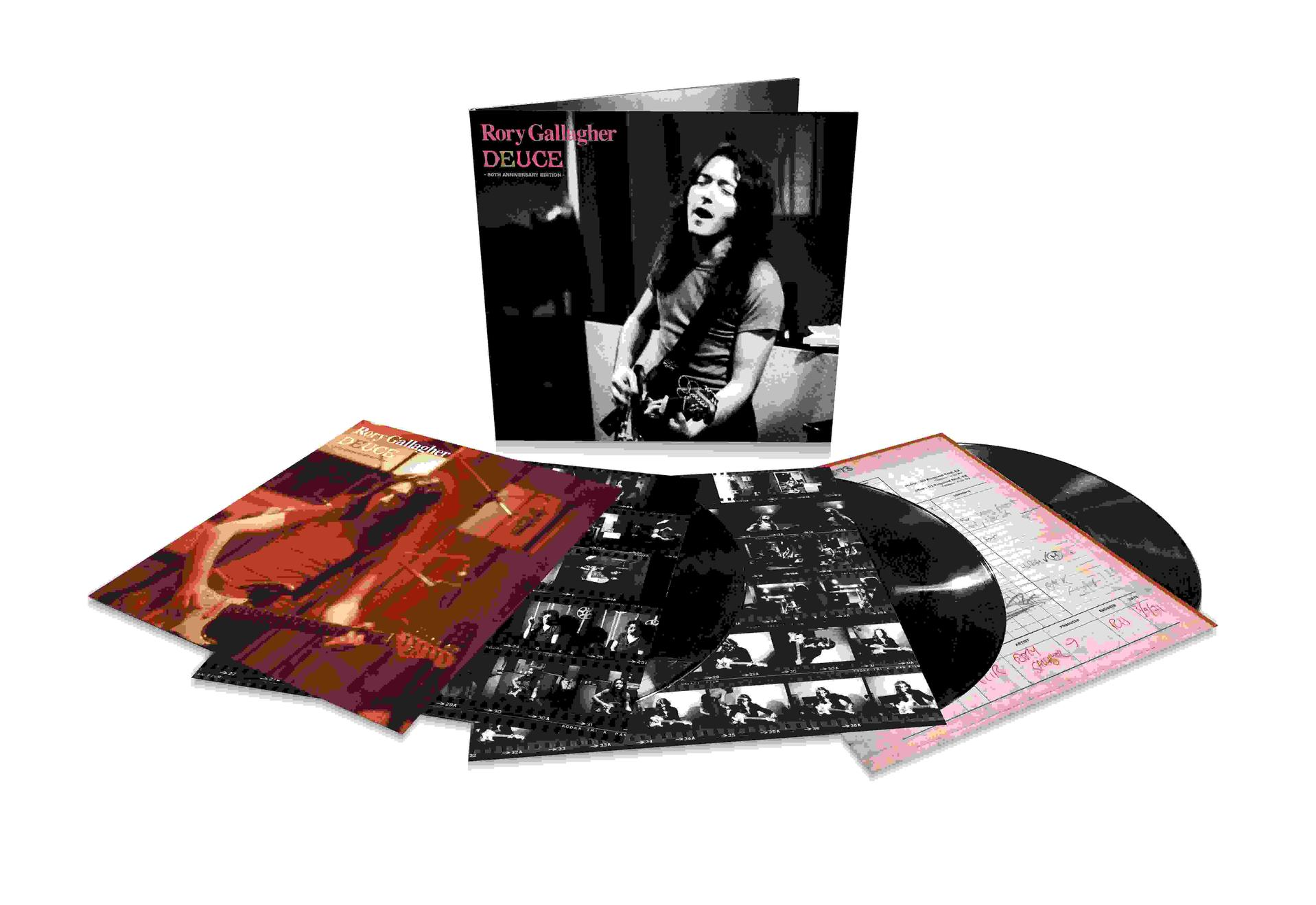 Rory Gallagher-Album mit Covern und Bildern von ihm. Vinylplatten sind auch im Bild sichtbar.