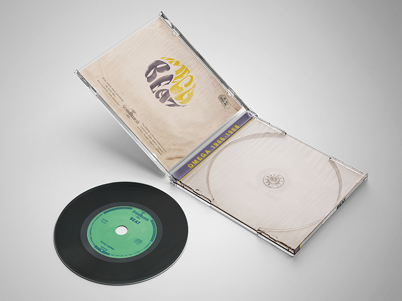 CD tok CD-vel és egy bakelit lemezzel mellette.