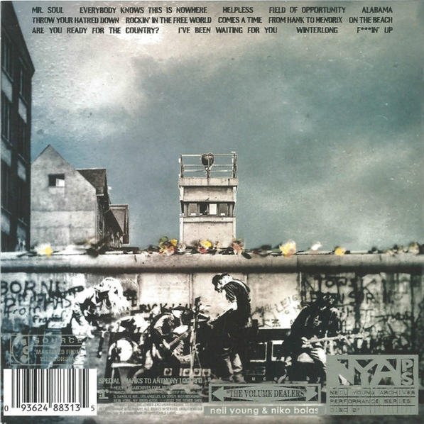 Dos d'un album de Neil Young, avec paroles, photos et texte.