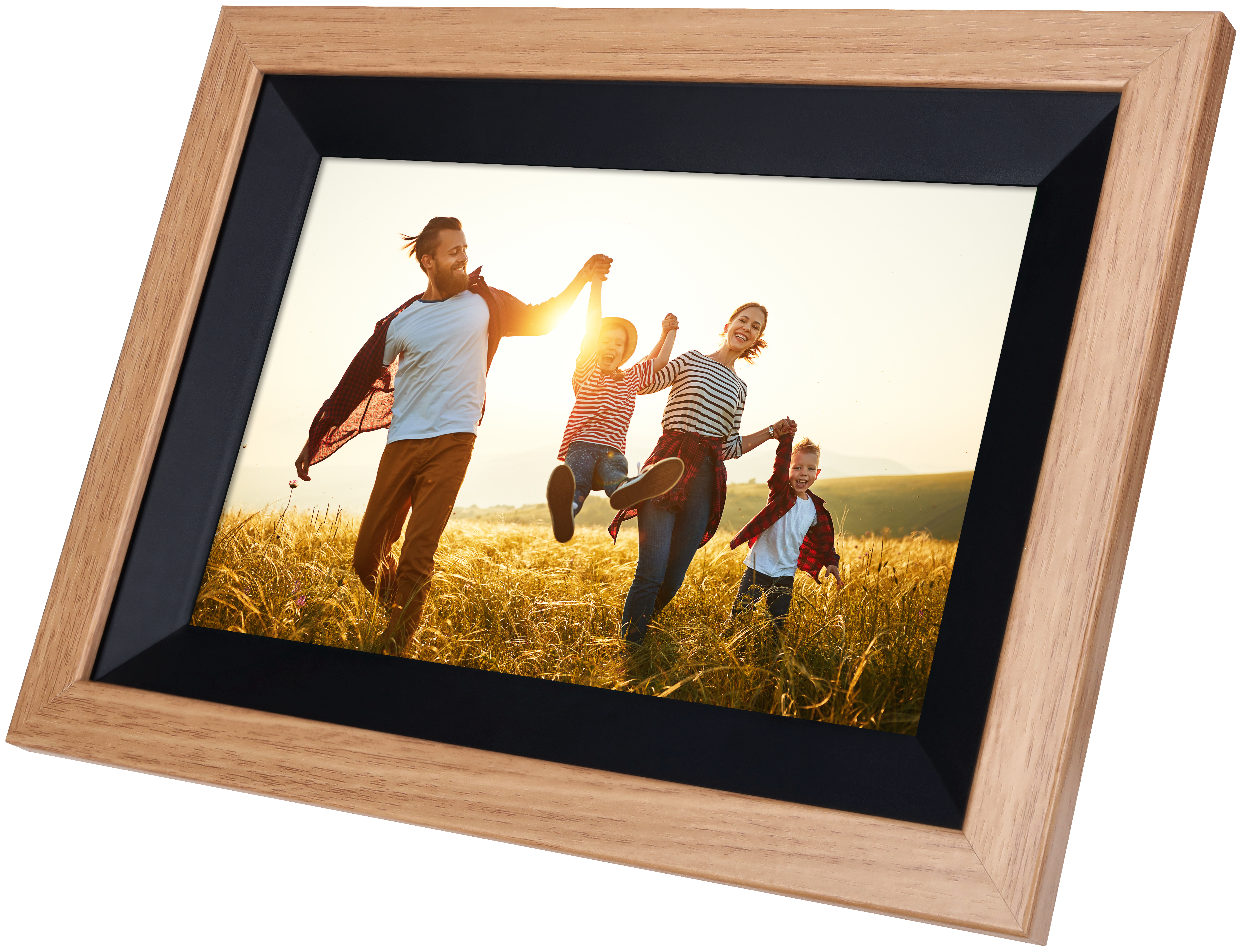 Eine Familie in einem goldenen Feld, gehalten in einem digitalen Bilderrahmen mit Holzrahmen.
