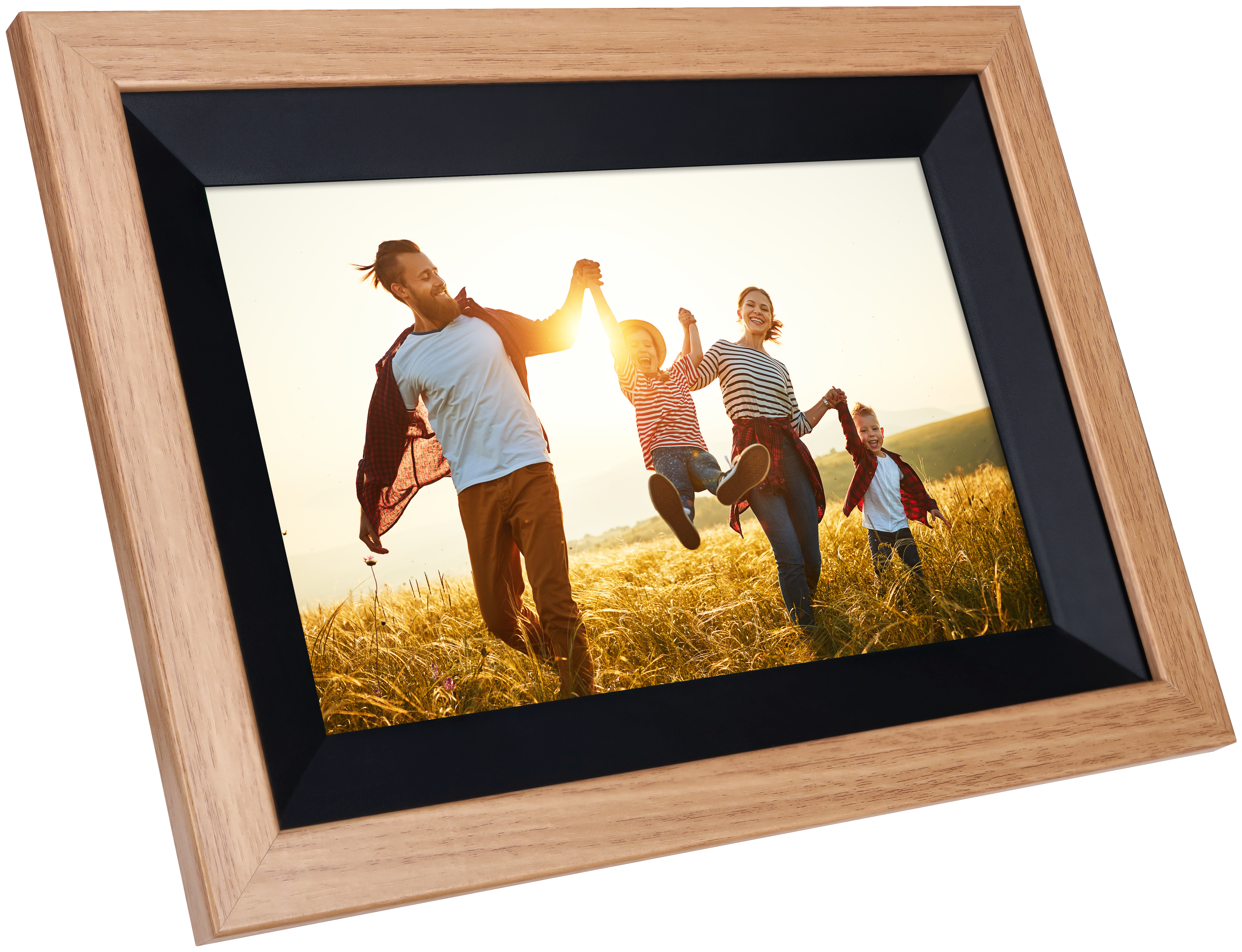 Familie rennt auf einem Feld, gerahmt in einem digitalen Bilderrahmen.