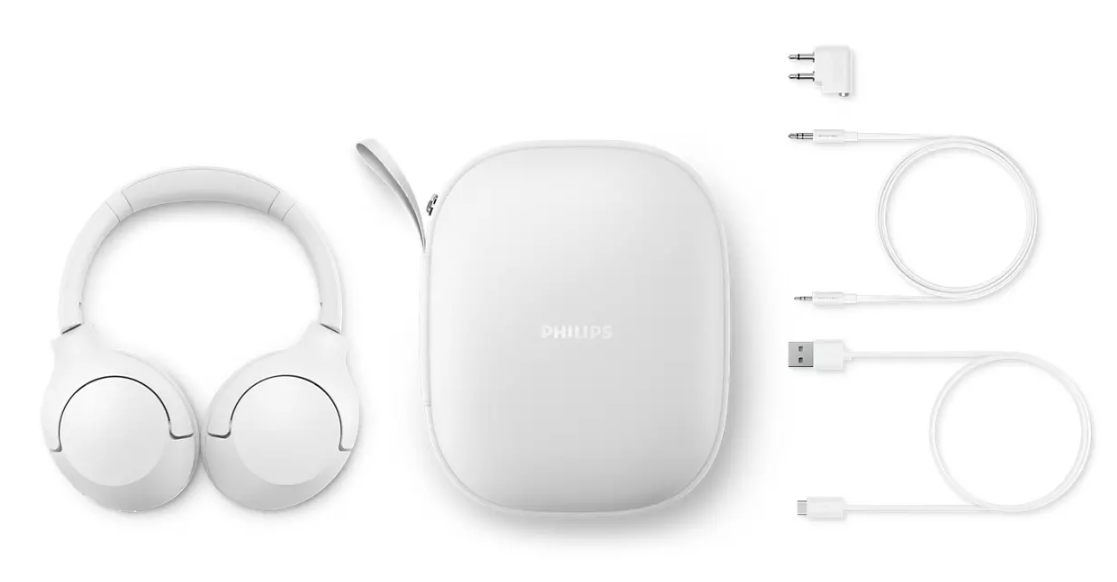 Beyaz kulaklık, kılıf ve şarj kabloları beyaz arka plan üzerinde. Philips markası.
