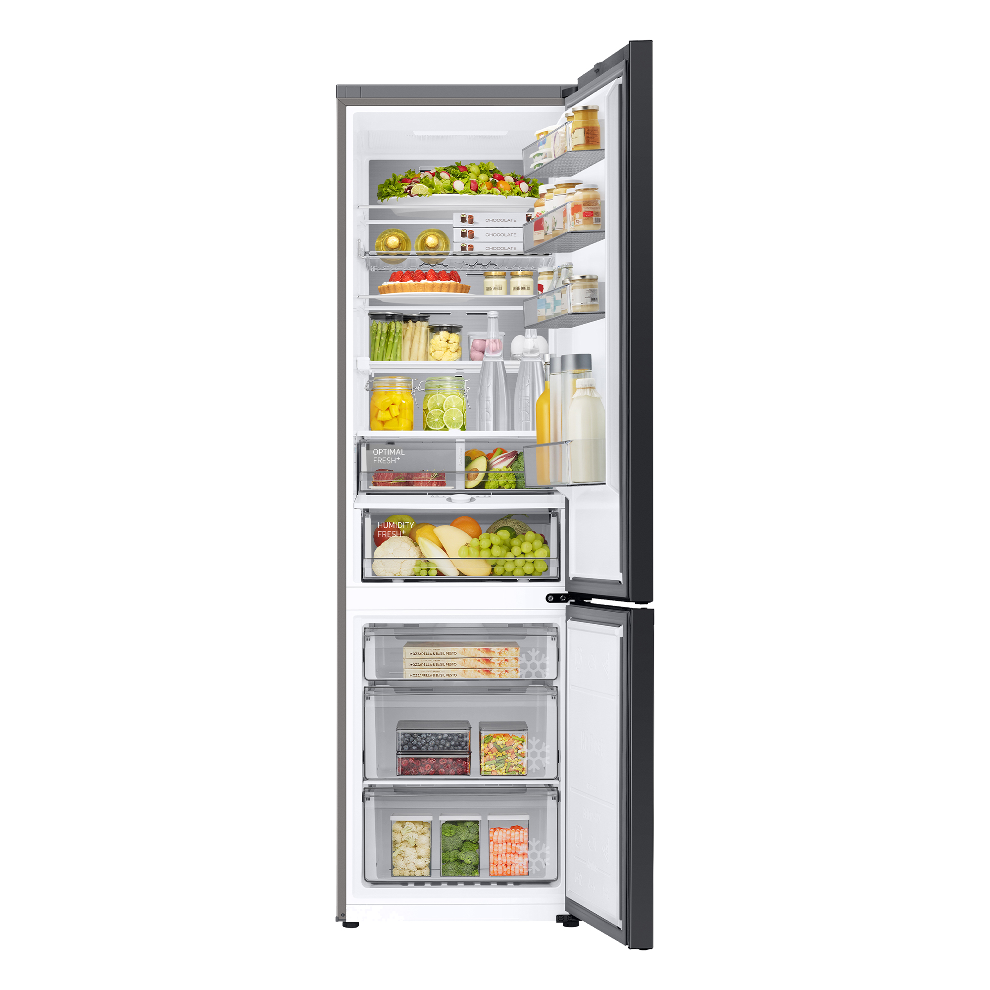 Refrigerador con la puerta abierta, lleno de comida, fondo blanco.