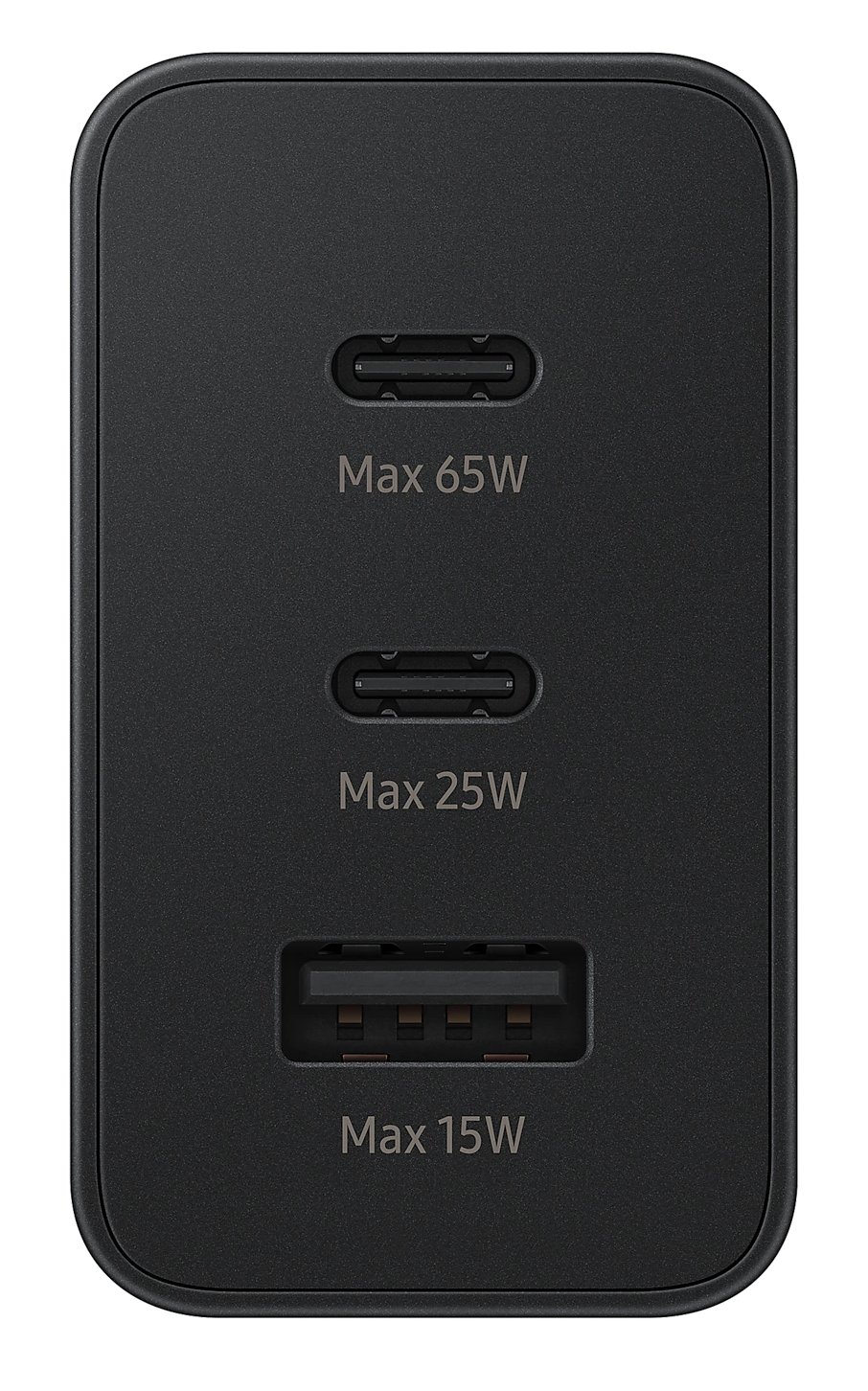 Egy fekete töltő három USB-C porttal, maximális teljesítményükkel felcímkézve.