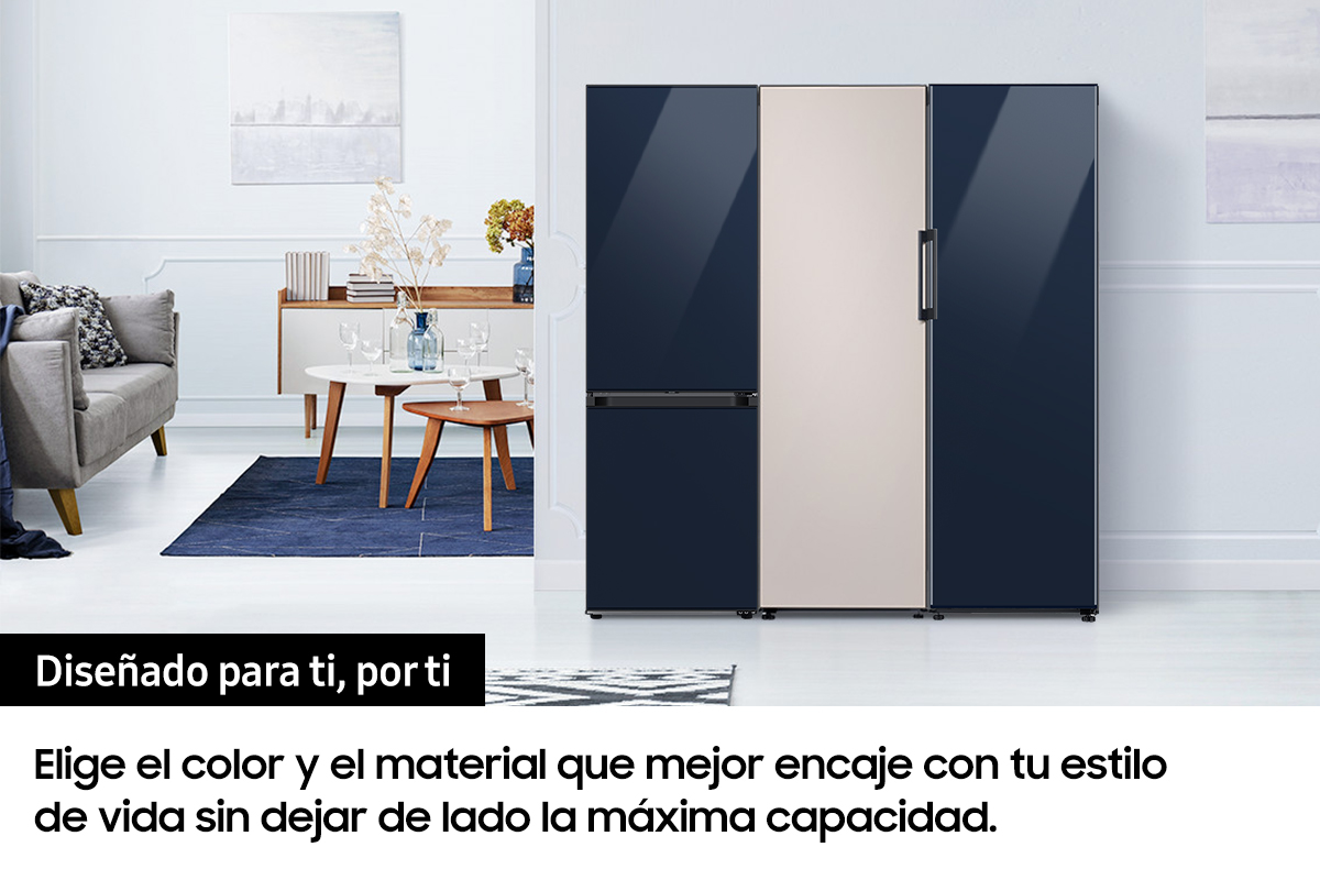 Un refrigerador moderno con puerta azul marino y puerta beige. El texto está en español.