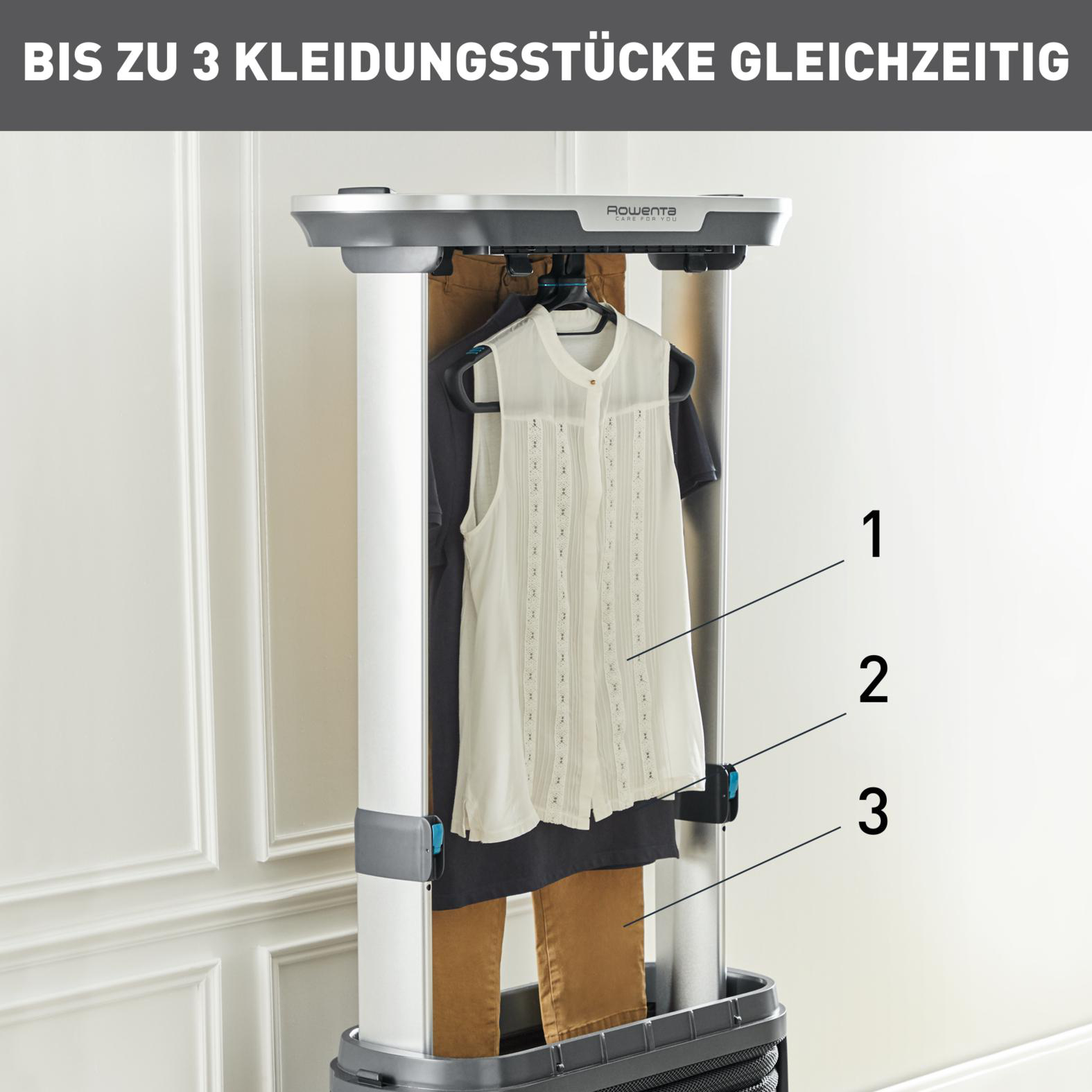 Ein Kleidungsdampfer mit drei Kleidungsstücken. Text "Bis zu 3 Kleidungsstücke gleichzeitig".