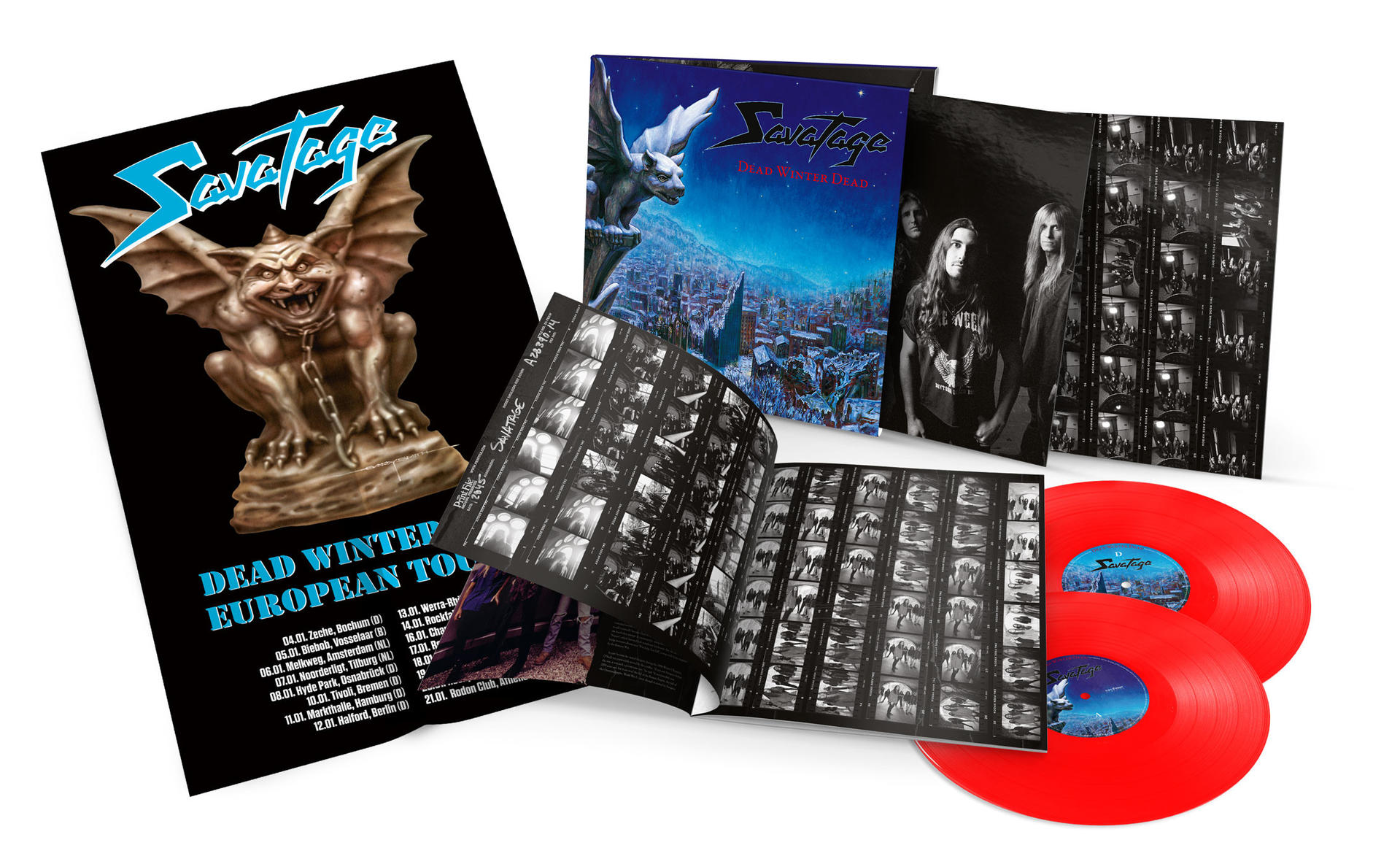 Savotage-Albumcover, Schallplatten und Broschüre auf weißem Hintergrund.