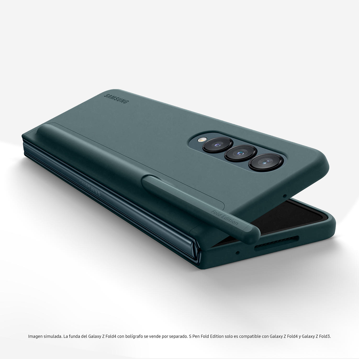 Una funda verde, sosteniendo un teléfono plegado y un bolígrafo. El teléfono está parcialmente abierto.