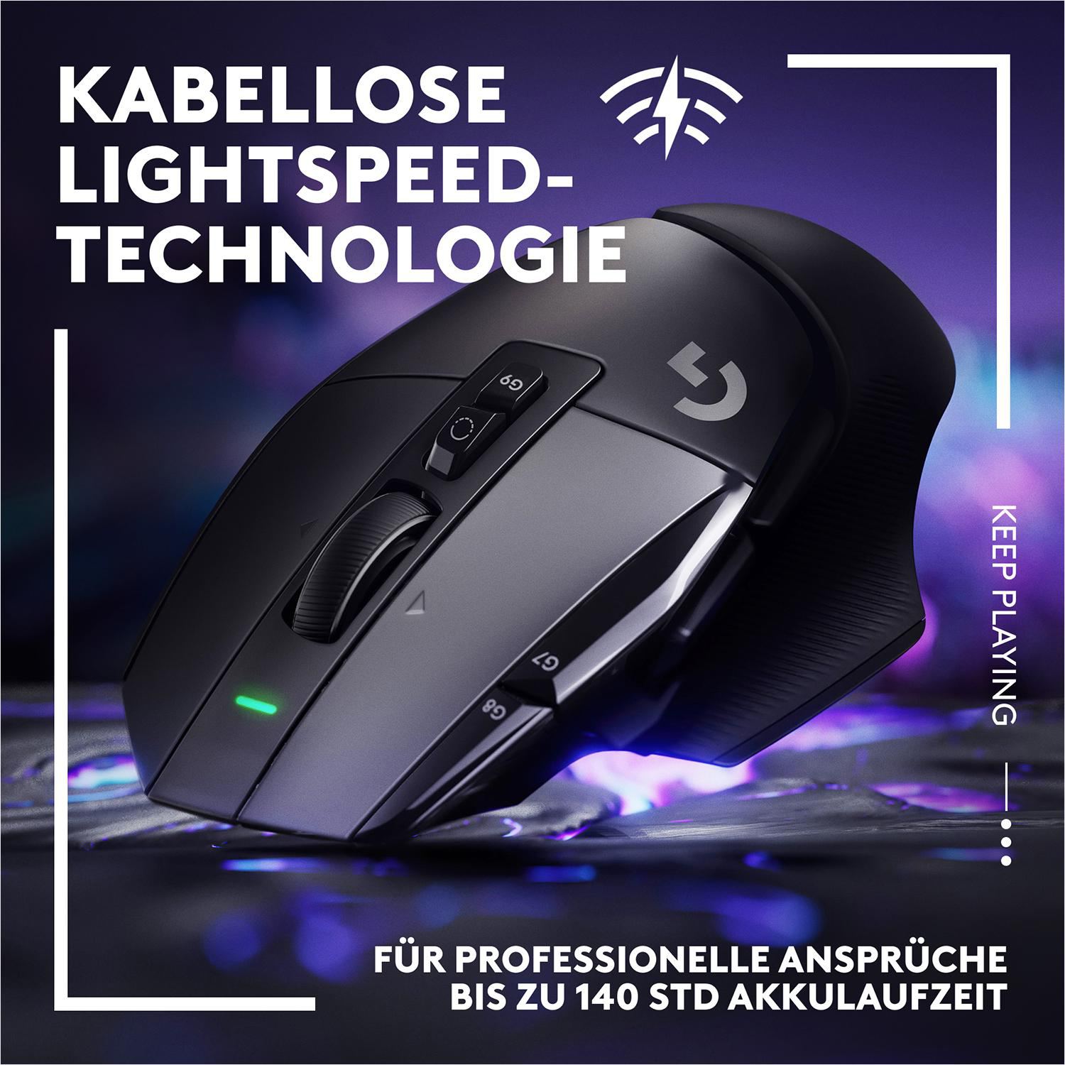 Eine schwarze Gaming-Maus mit Seitentasten, grünem Licht und Text.
