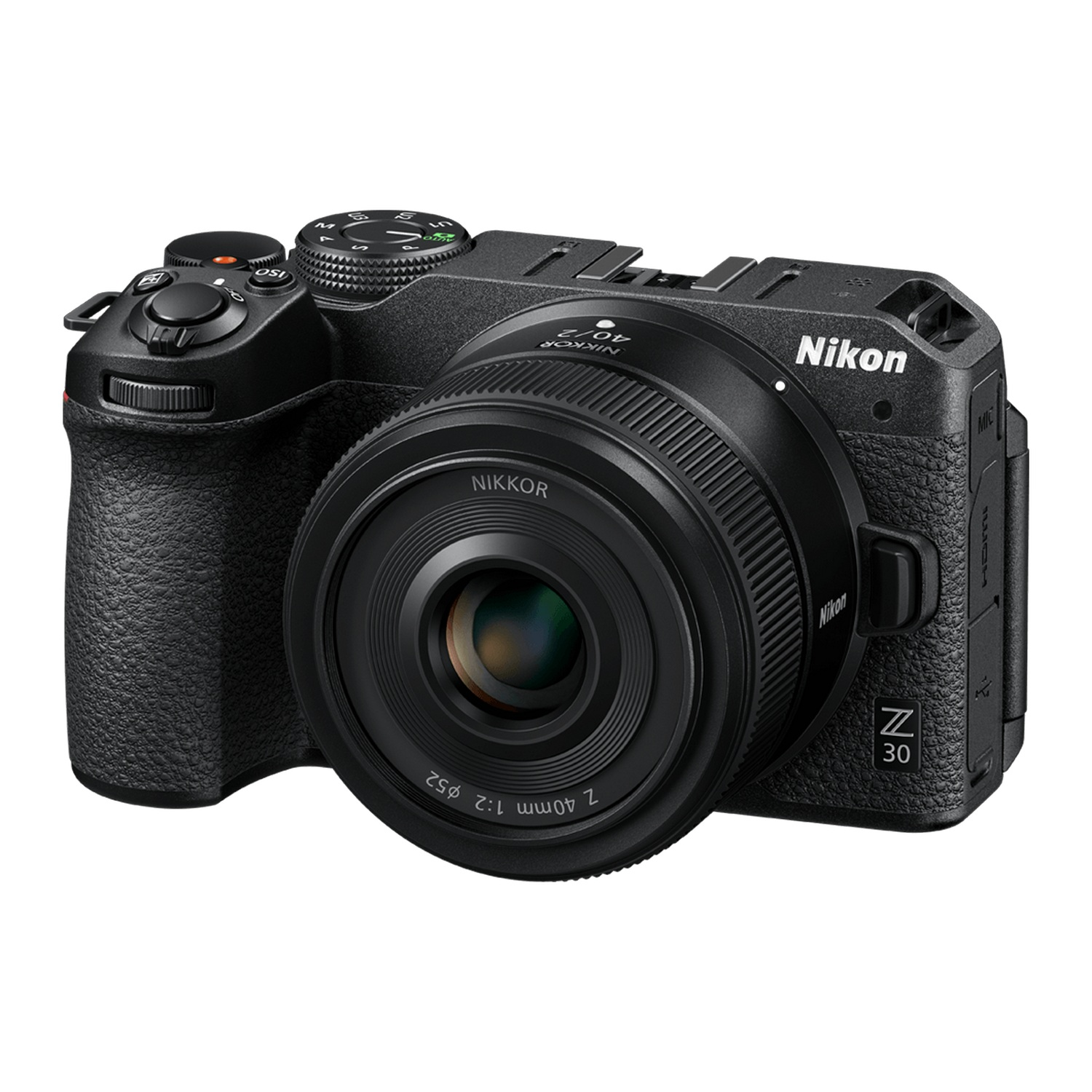 Una cámara Nikon negra con una lente sobre un fondo blanco.