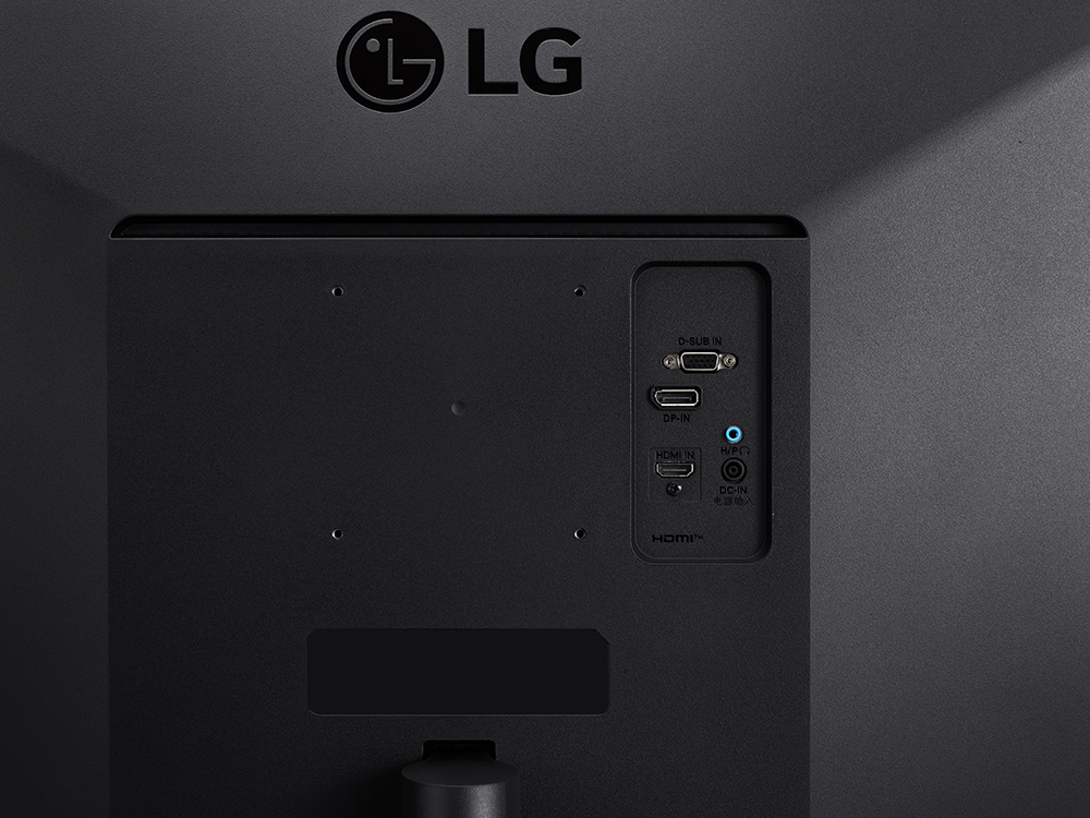 Fekete LG monitor hátulja, különböző bemeneti portokkal, mint például HDMI, DP és DC bemenet.