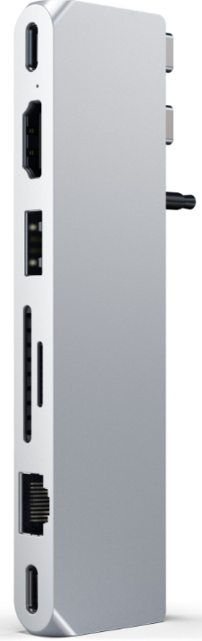 Ein silberner USB-C-Hub mit mehreren Anschlüssen, darunter HDMI, USB-A und SD-Kartensteckplätze.