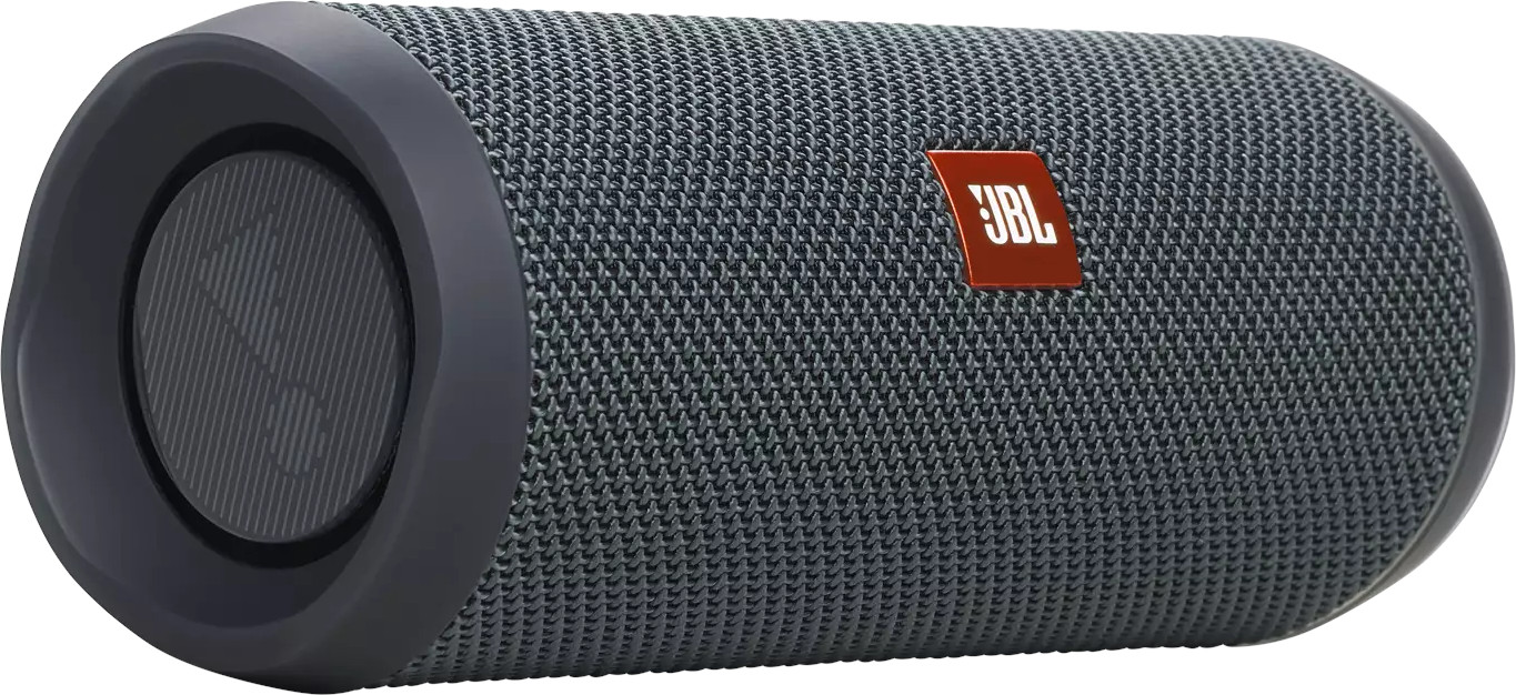 Un haut-parleur cylindrique bleu et gris avec un extérieur en maille noire et un logo JBL rouge sur le côté.