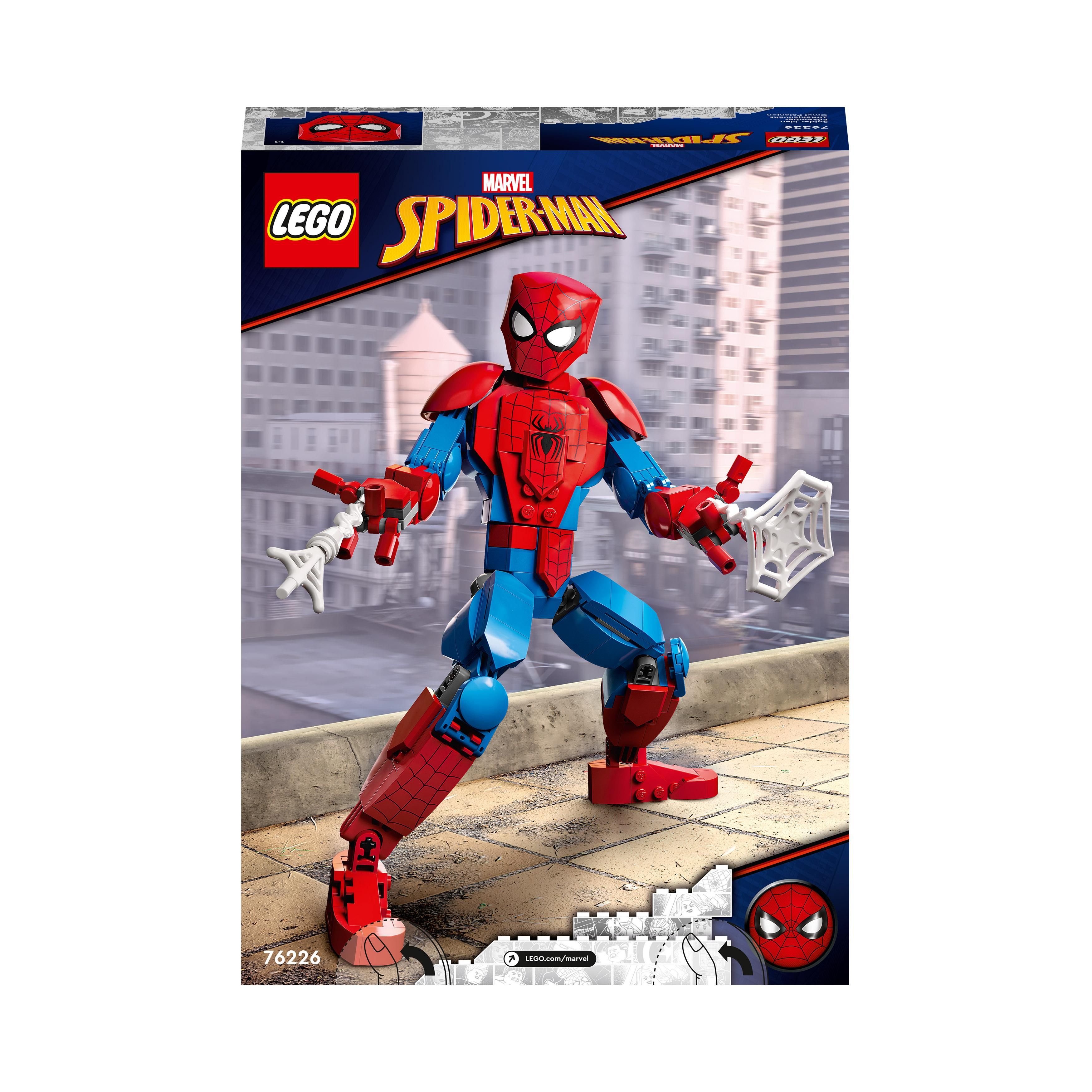 Lego Spider-Man-Figur mit beweglichen Gliedmaßen, in Rot und Blau, vor einer Stadtkulisse.