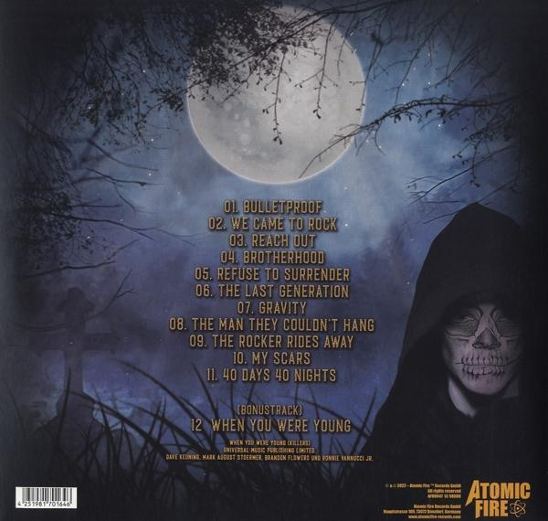 Albumcover mit Totenkopffigur, Mond und Titelliste. Düstere, gotische Ästhetik.